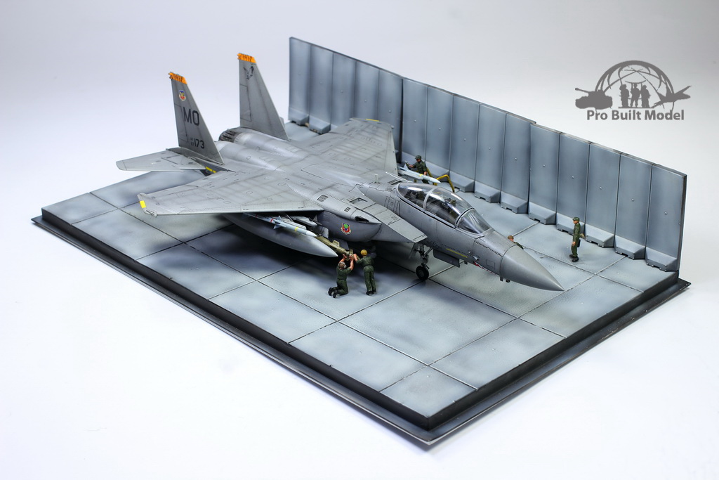 Pro Built Model - 1/72 airfield diorama : USAF F-15E Eagle...