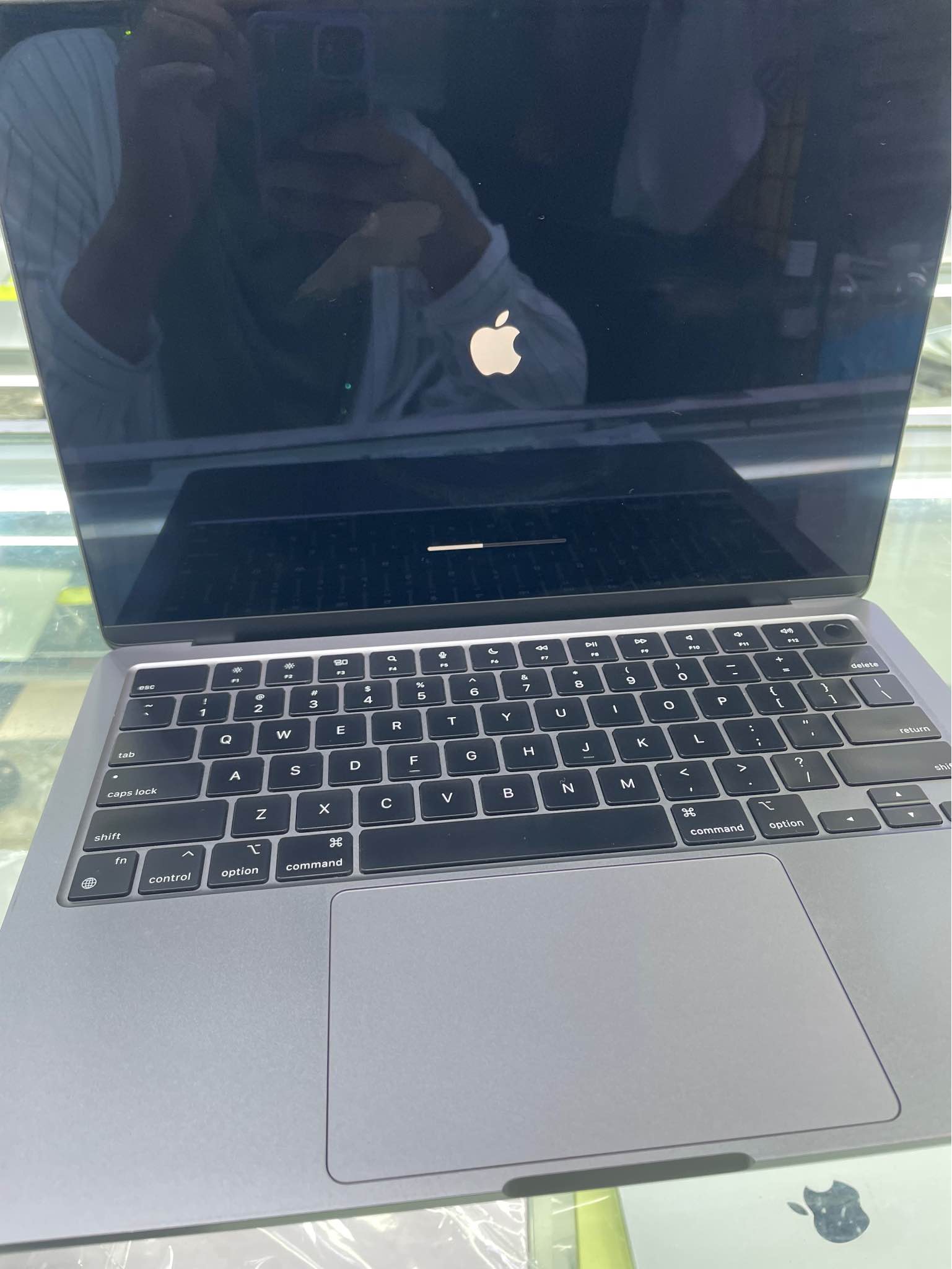 MacBook Air M2 8gb memory 256gb storage 99% smooth