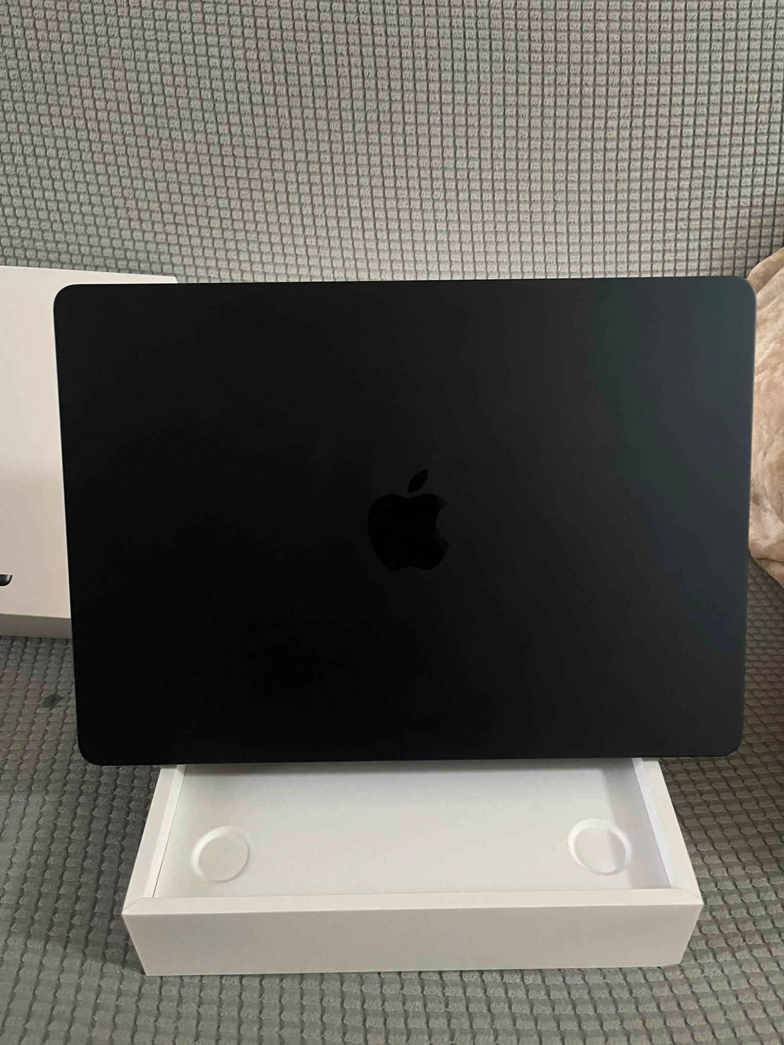 MacBook Air M2 for sale purchased on Jan 11 2023 Midnight blue