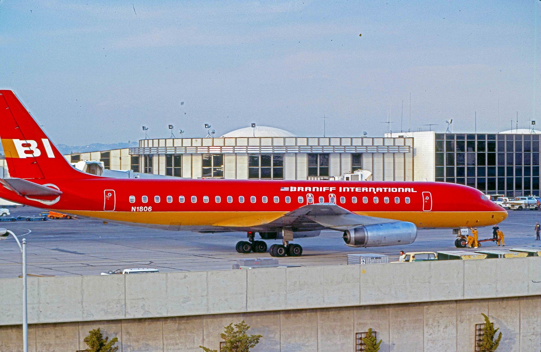 THE NINTH BRANIFF DC-8 - Braniff International Douglas DC-8-62