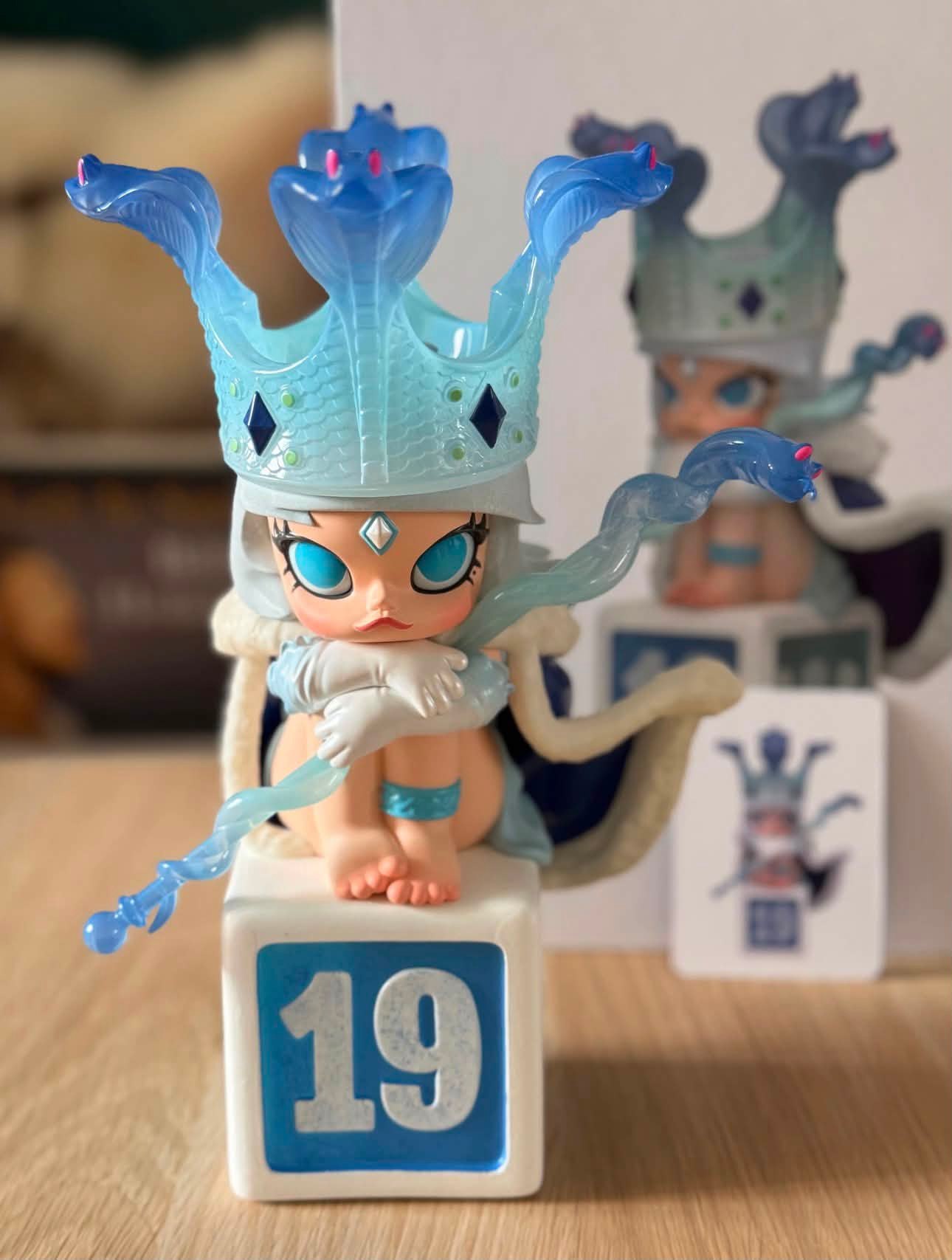 Popmart Molly 19th Anniversary Statue Exclusive - Silent Trick for