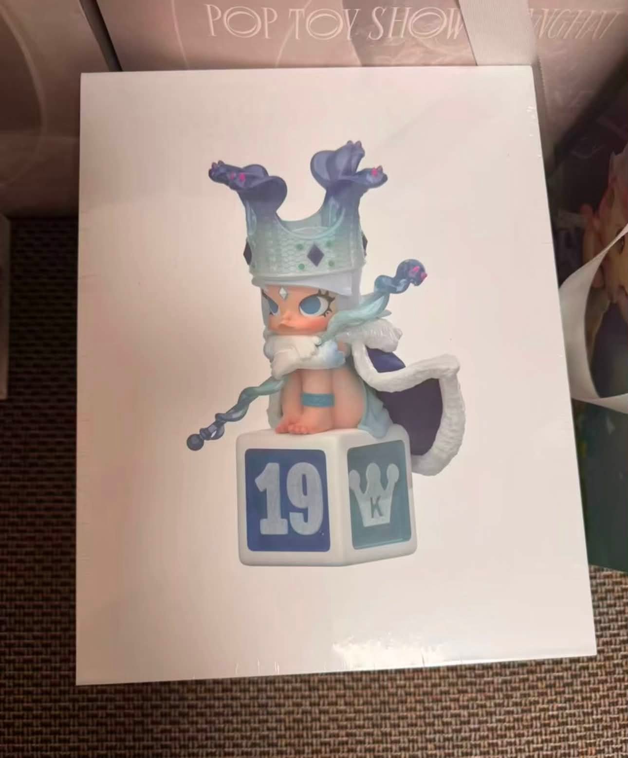 Popmart Molly 19th Anniversary Statue Exclusive - Silent Trick for