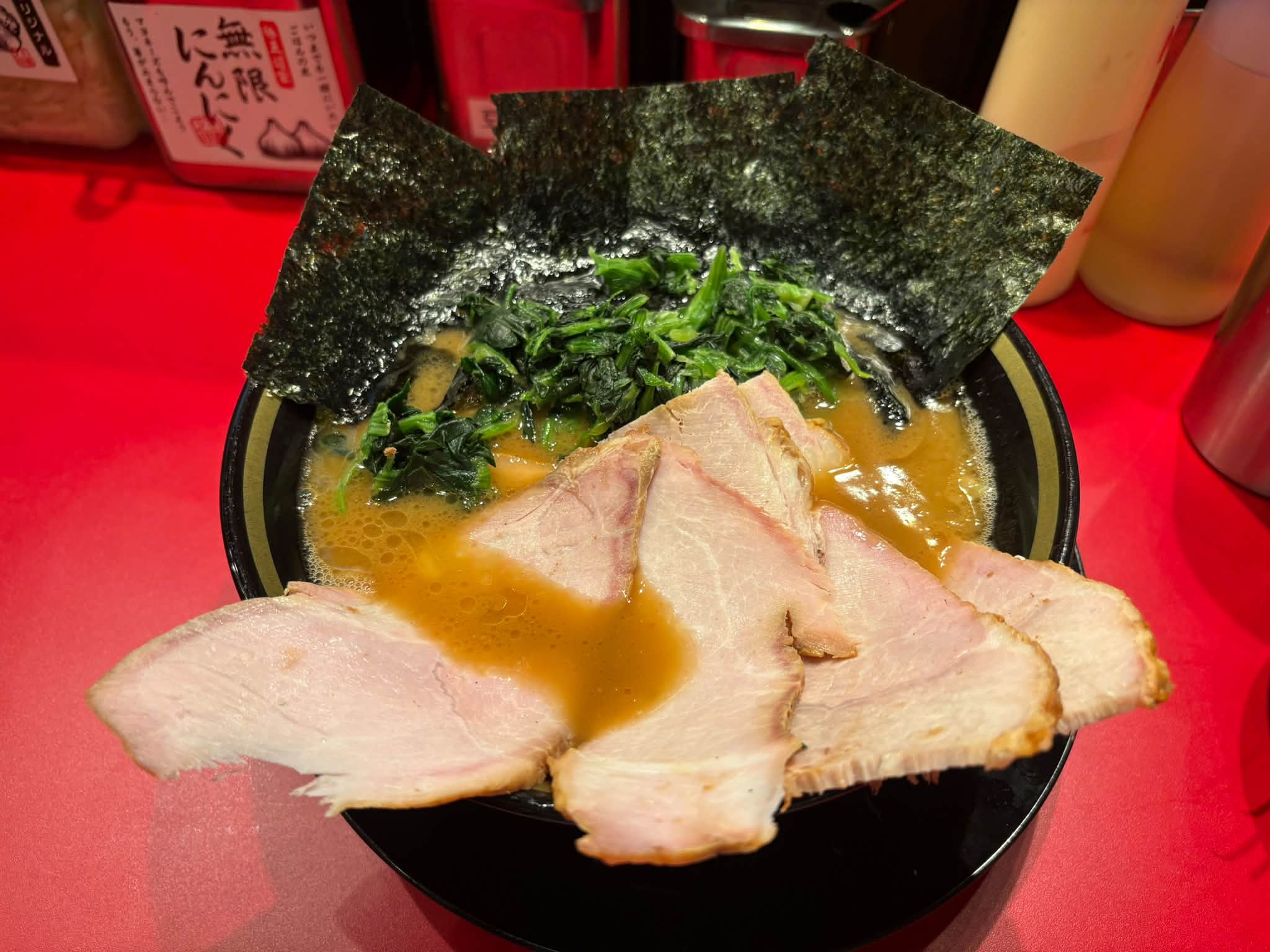 家系ラーメン 王道乃印 天神家 チャーシュー五枚 普通盛 1,350円
