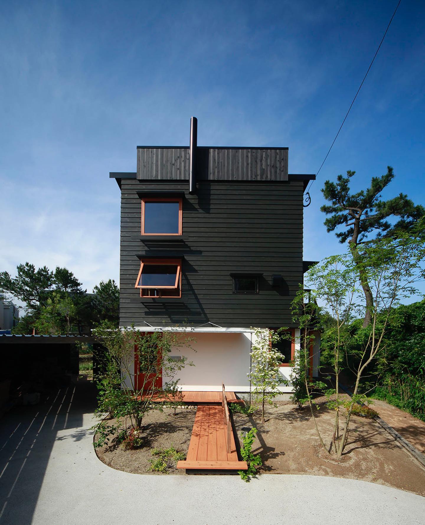 シンケンスタイル 海を見渡す場所に建つ家 黒と白のコントラストが効いた 夏の似合う家です ふだんを いちばんの幸福に Sinkenstyle Sinkenstyle シンケンスタイル 木の家 木造住宅 木造 住まい 住まいづくり 住宅 家づくり 福岡の注文