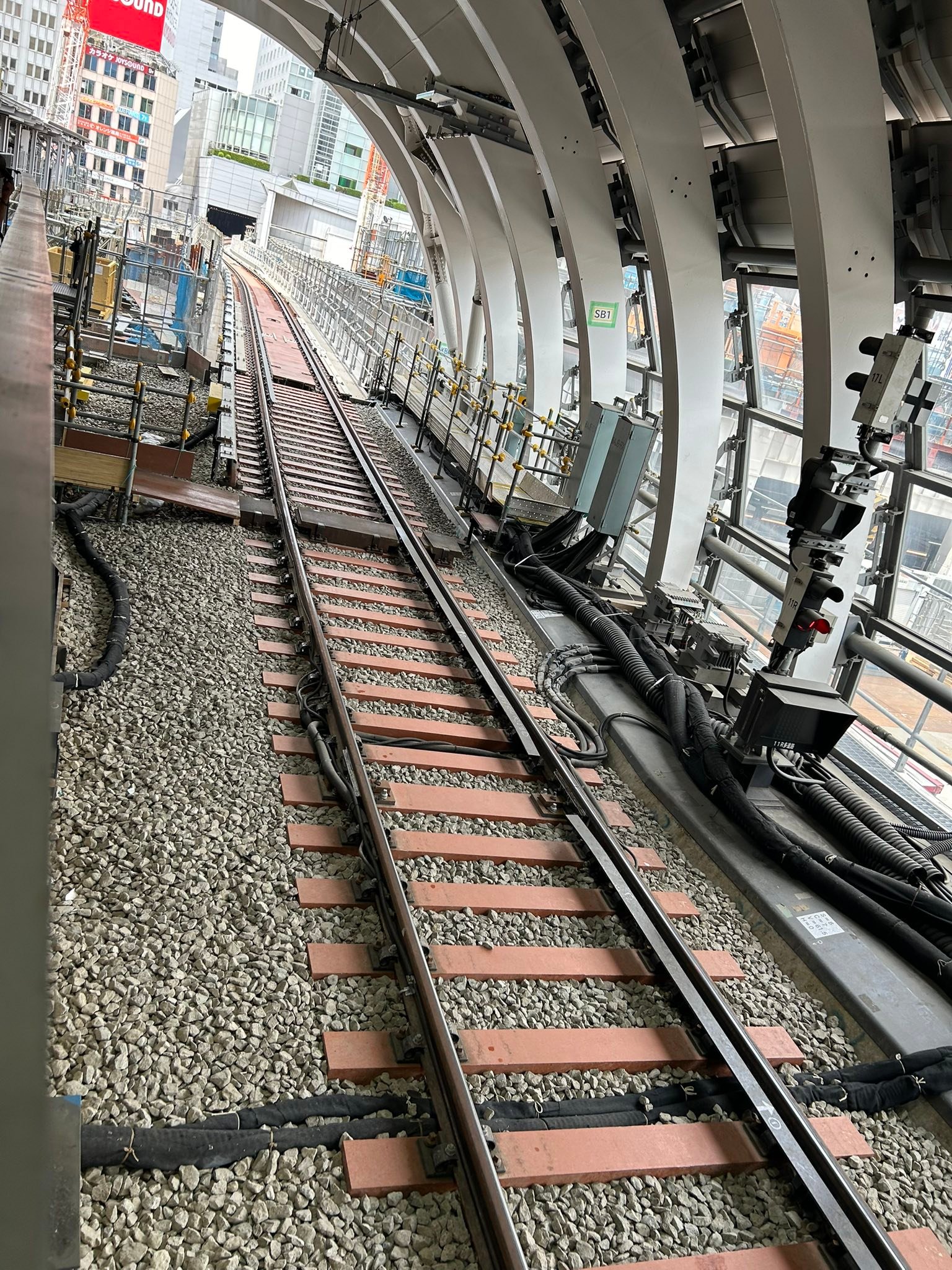 📍 Shibuya Station Z01 on the Hanzomon Line (end of the line)