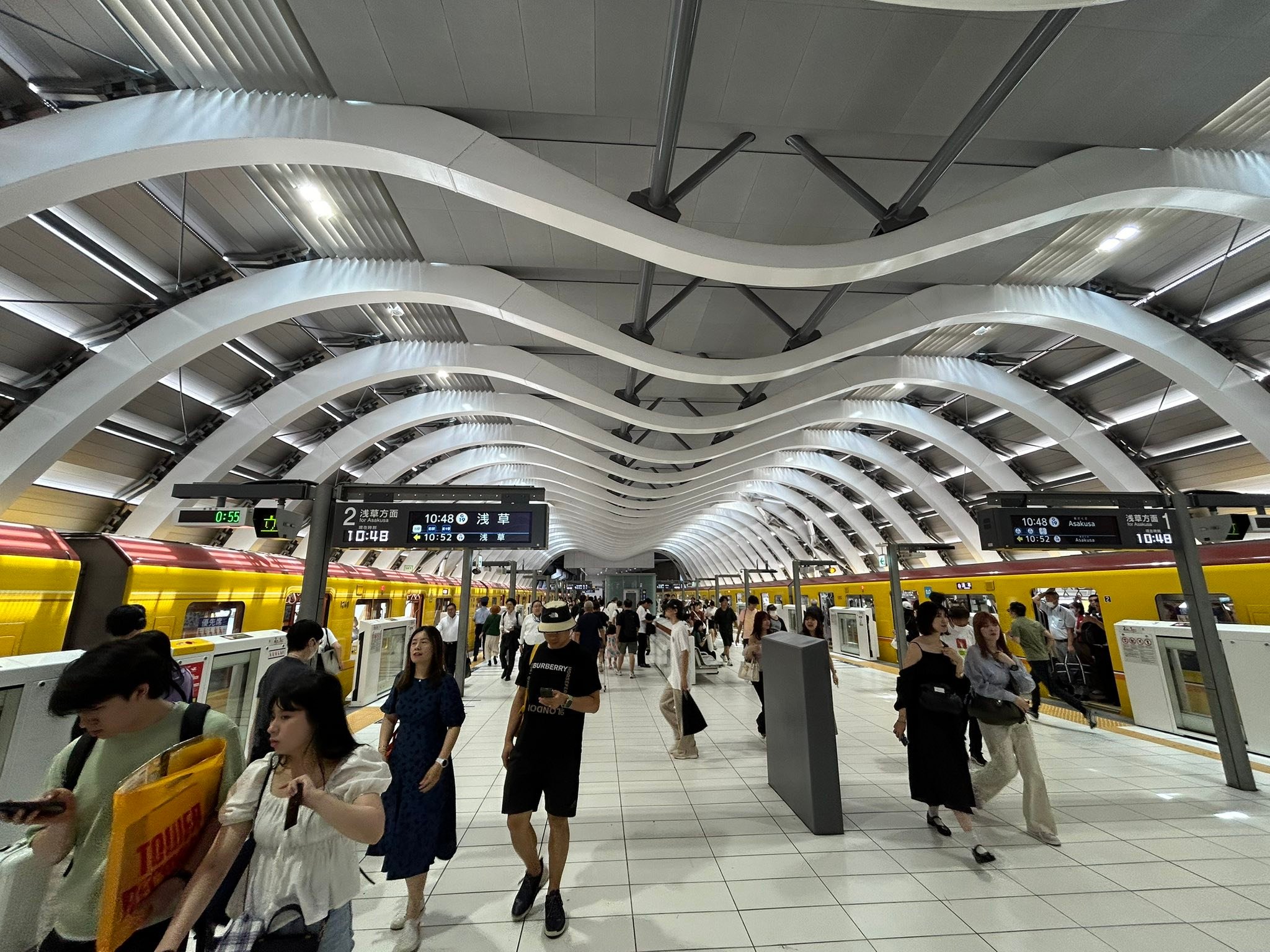📍 Shibuya Station Z01 on the Hanzomon Line (end of the line)