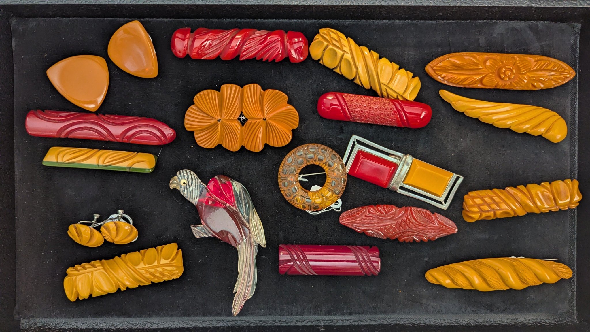Bakelite pins, 1940s