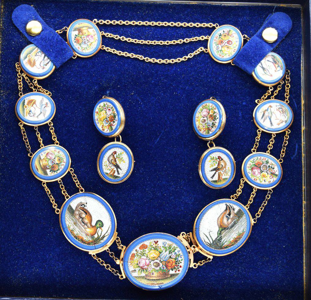 Lot De 2 Broches Et 1 Pendentif En Micromosaïque Ancienne - Multicolore