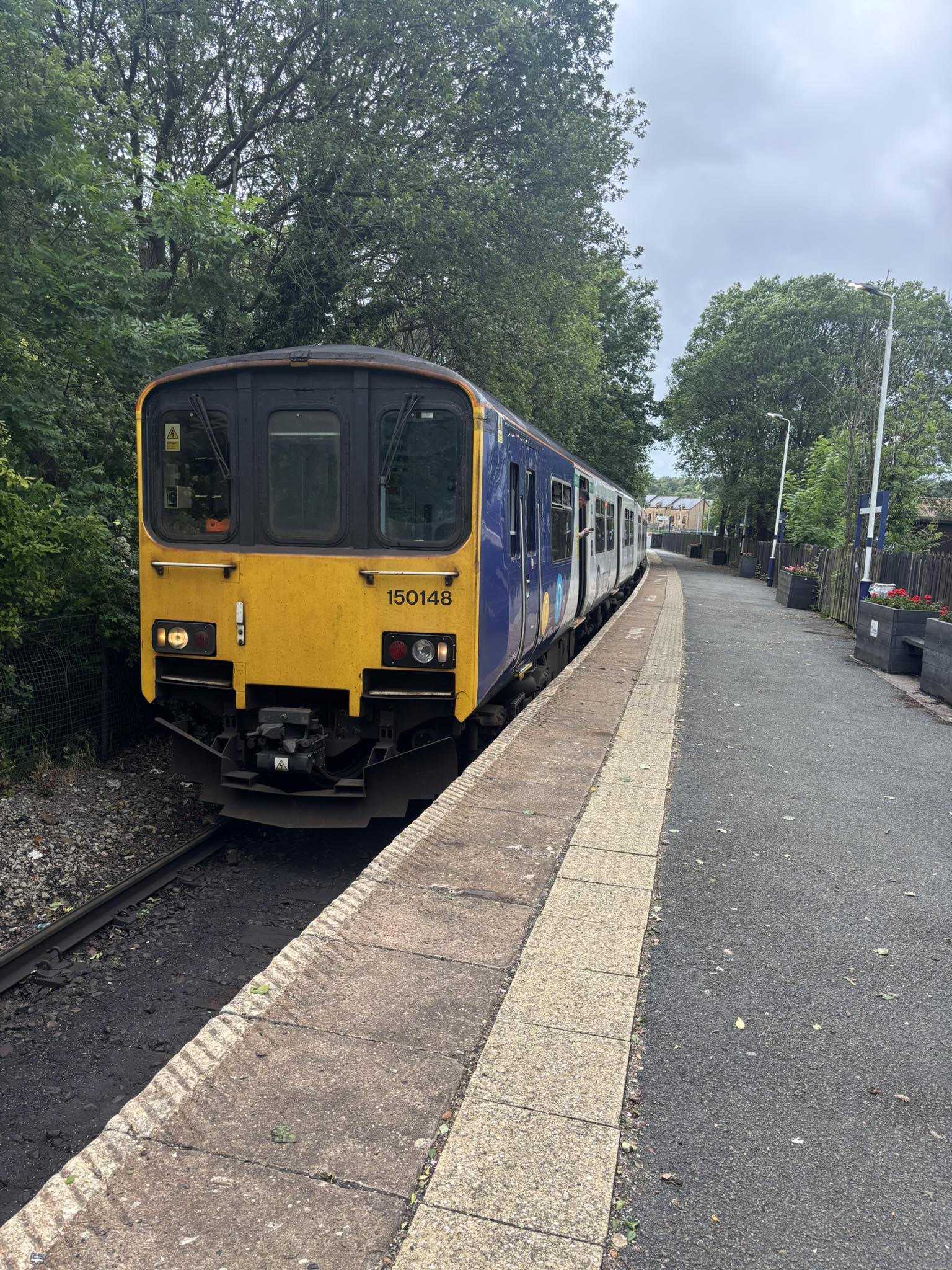 メジャー 128 & 129 passing 129 which is waiting its standing time (both on x44)