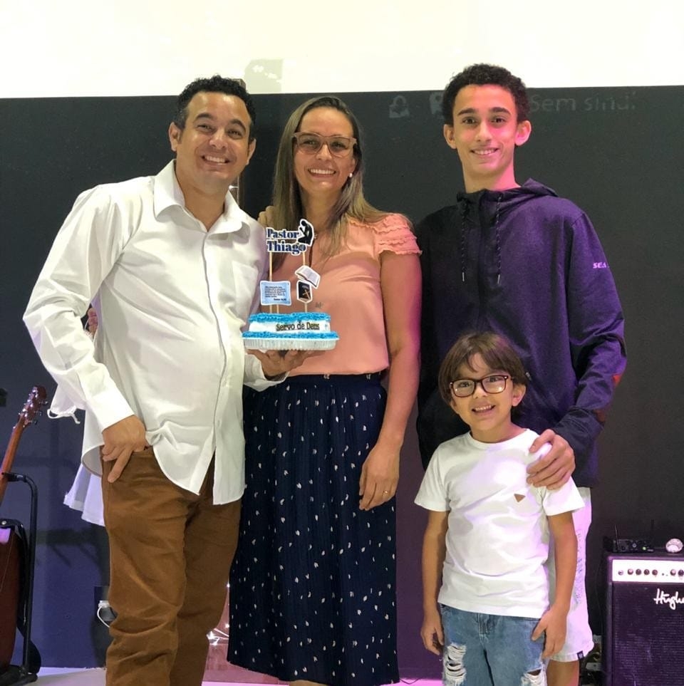 Hoje, olhando para esse ipê e para tudo o que vivi até aqui, o coração ...
