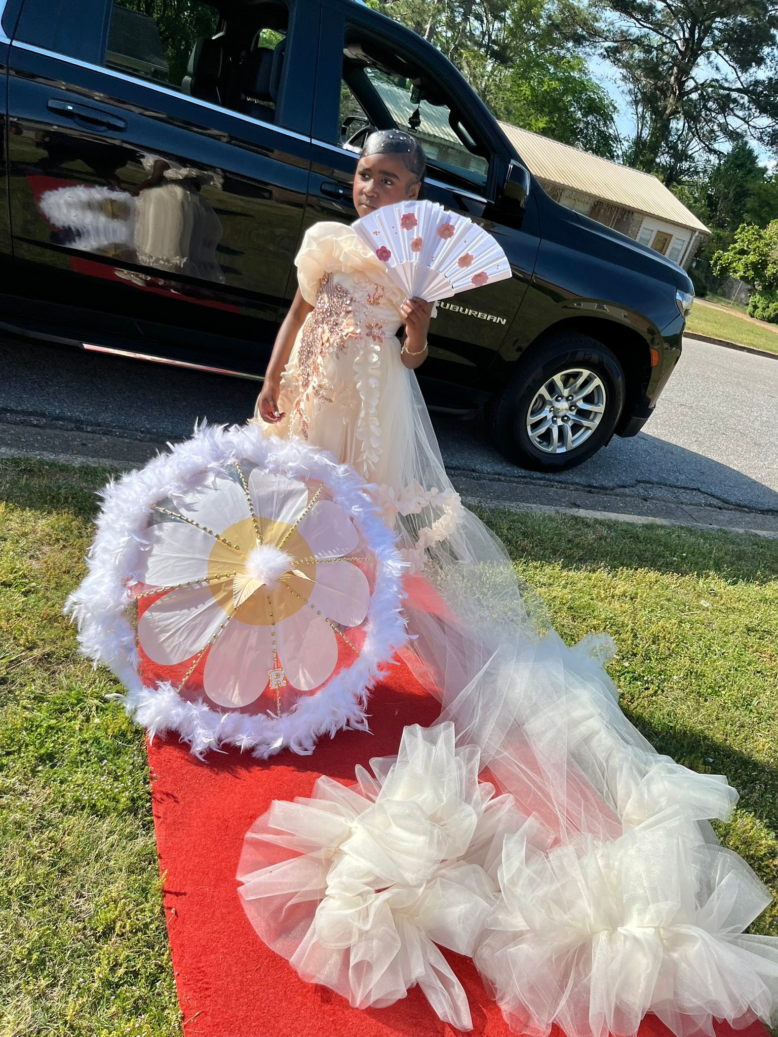 Sneaker ball 2026 !!🥰🤍❤️ we go black truck red carpet 🫡 my baby first ball 🥹🥹 Dress customized:Tyme Norwood💕 Hair:Shadiamond Gray💕 Umbrella:Layla Layla💕