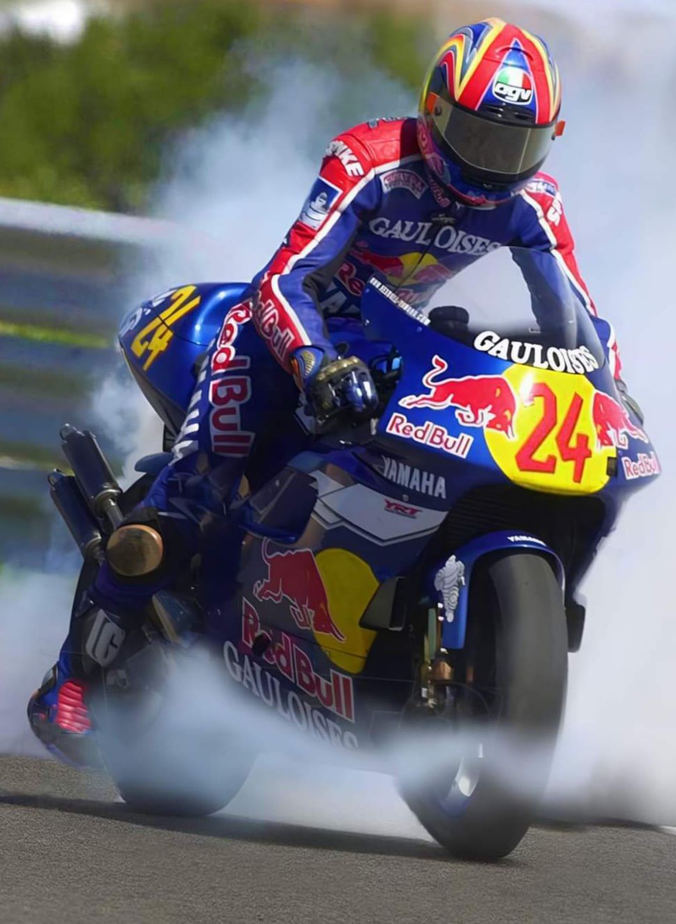 Red Bull YAMAHA WCM MotoGP RGV-Γ 完成品2台 2003 motogp class GARRY McCOY with ZX-RR〜♪( ´θ｀)ノ