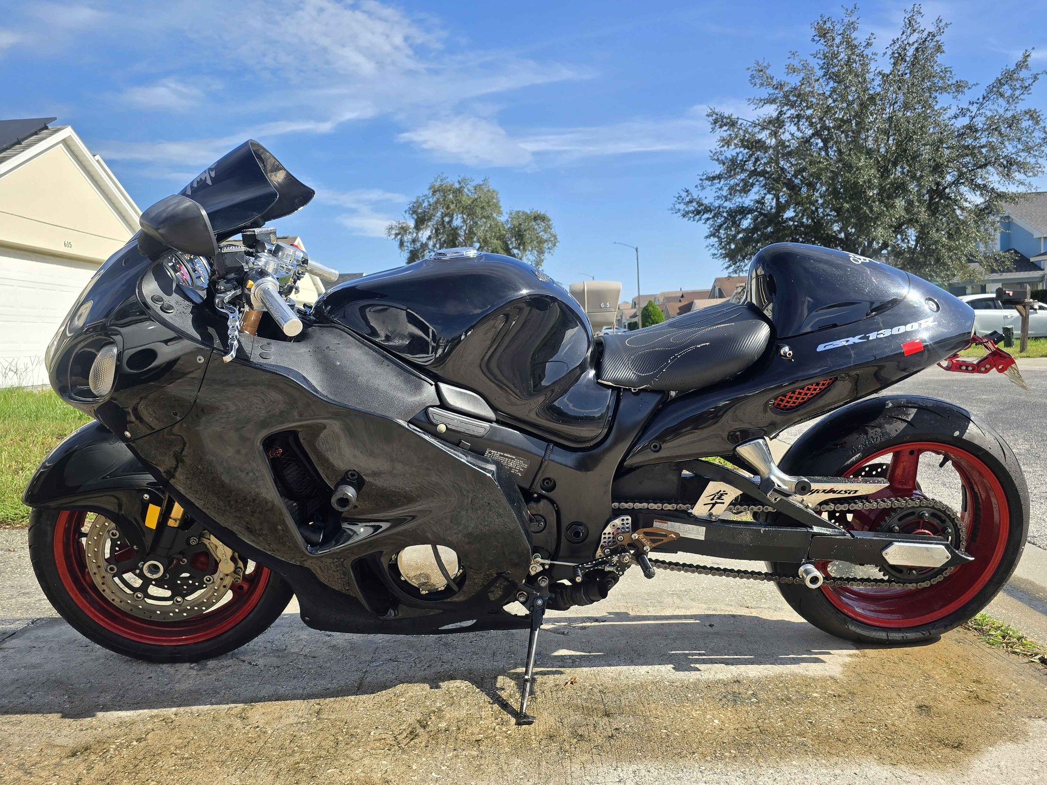 2005 Suzuki Hayabusa GSX1300R 25XXX miles. Flashed and tuned with