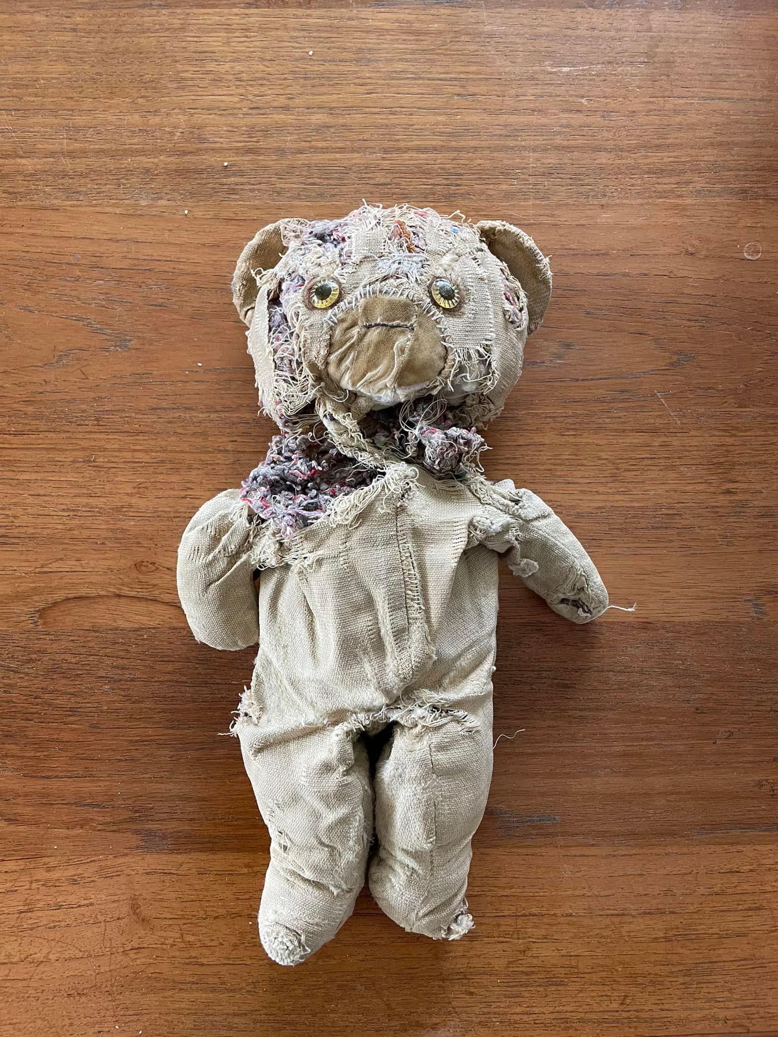 What years did Knickerbocker use metal noses on teddy bears?