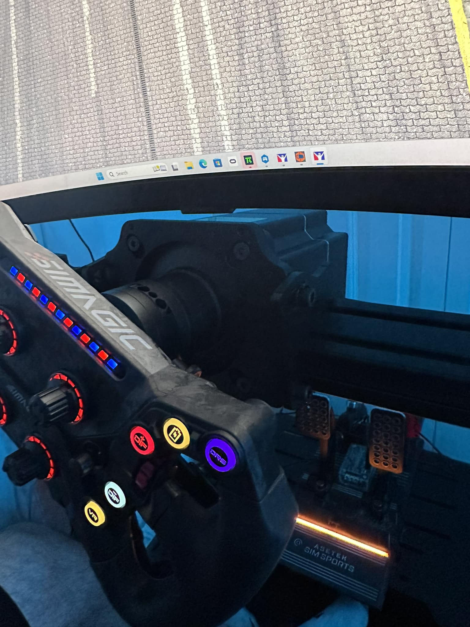 Are Simagic wheels compatible with Mag Link?