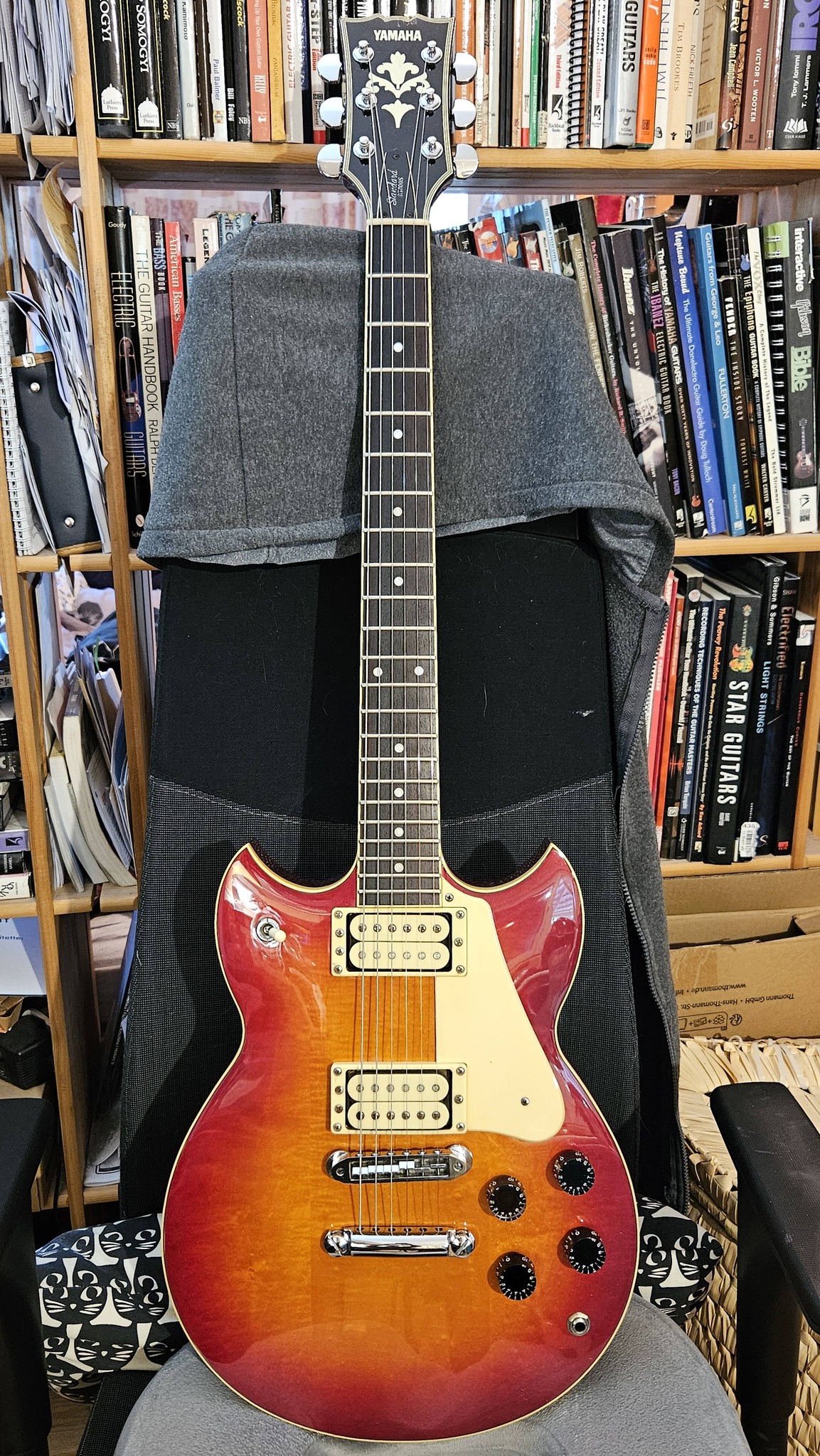 1981 Yamaha SG800S guitar with original hardshell case arrives
