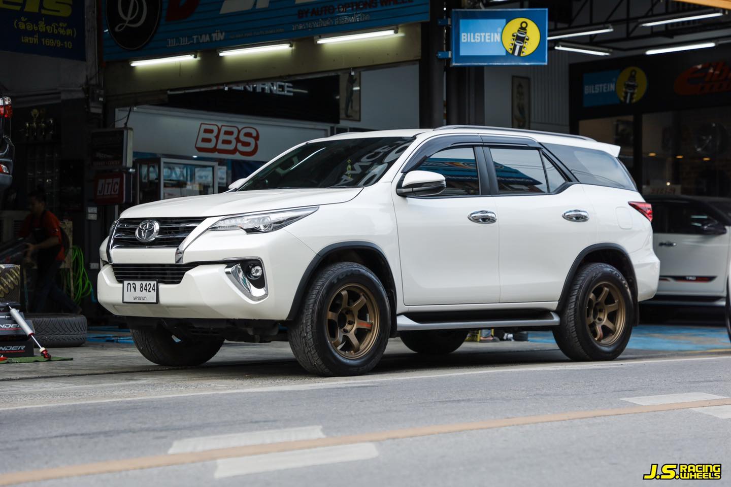 Fortuner มาจัดชุดโหลด 1.5 นิ้ว กับทางเรา เดี๋ยว J.S จัดหั้ยไม่มีผิดหวัง ...