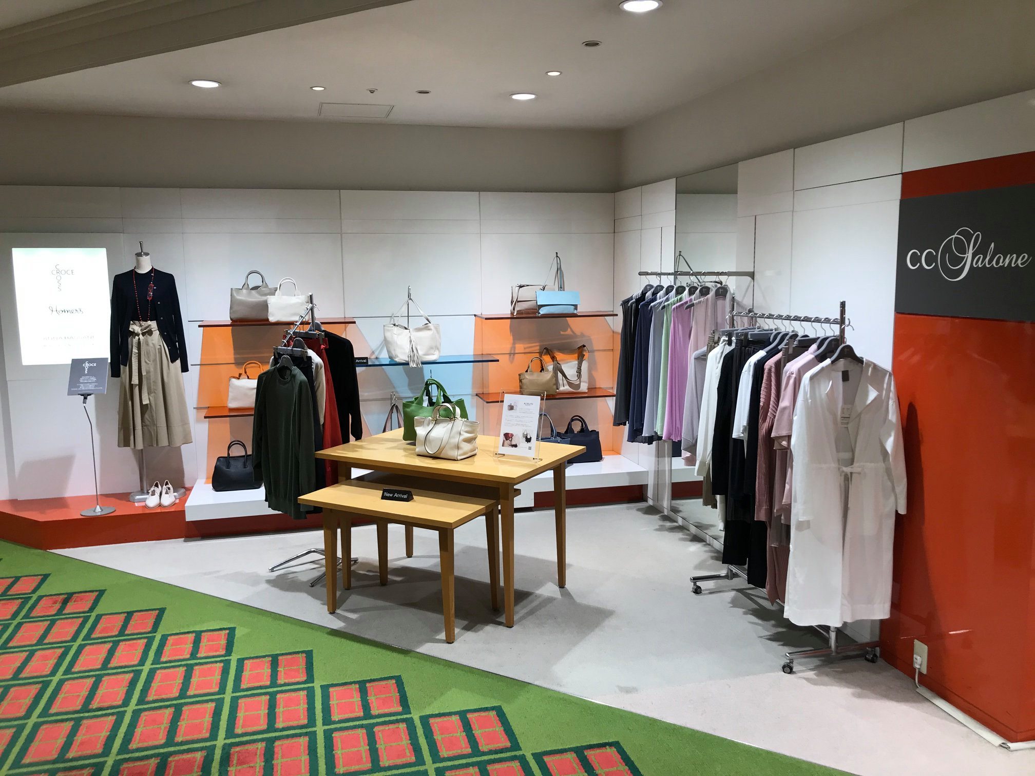 サロンルシックよりご案内♪》 レザーの良さを最大限活かしたデザイン 