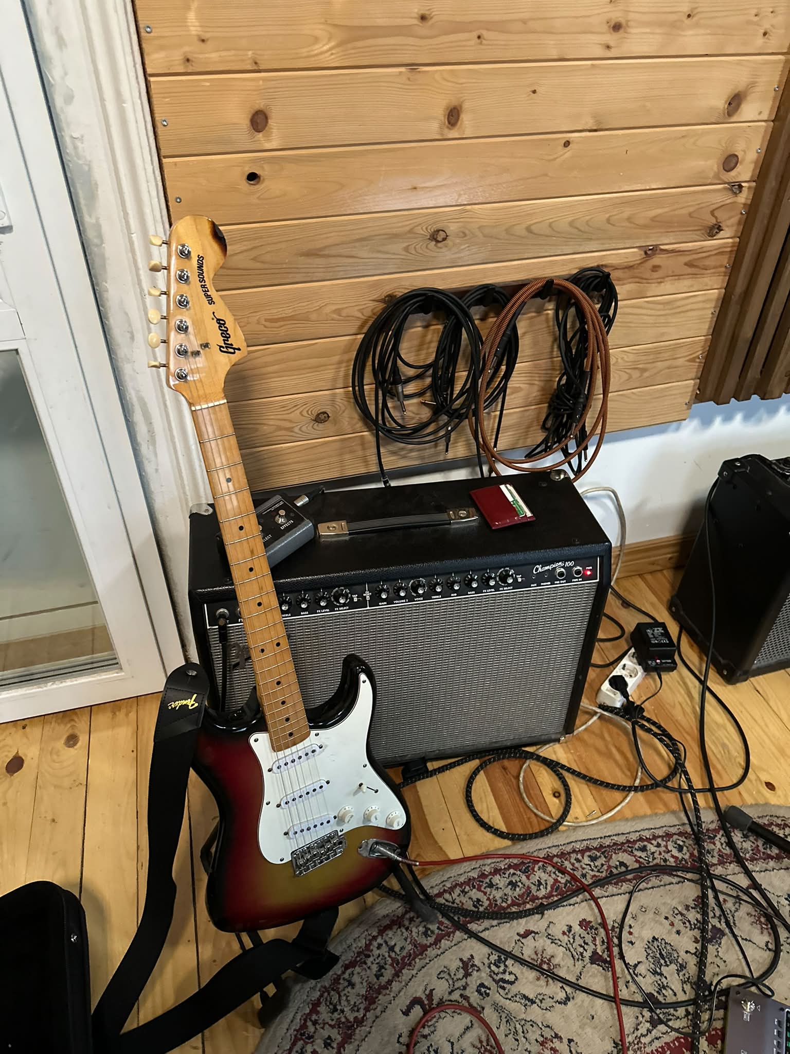 My newly acquired Greco SE600 1976 in the local practice space.