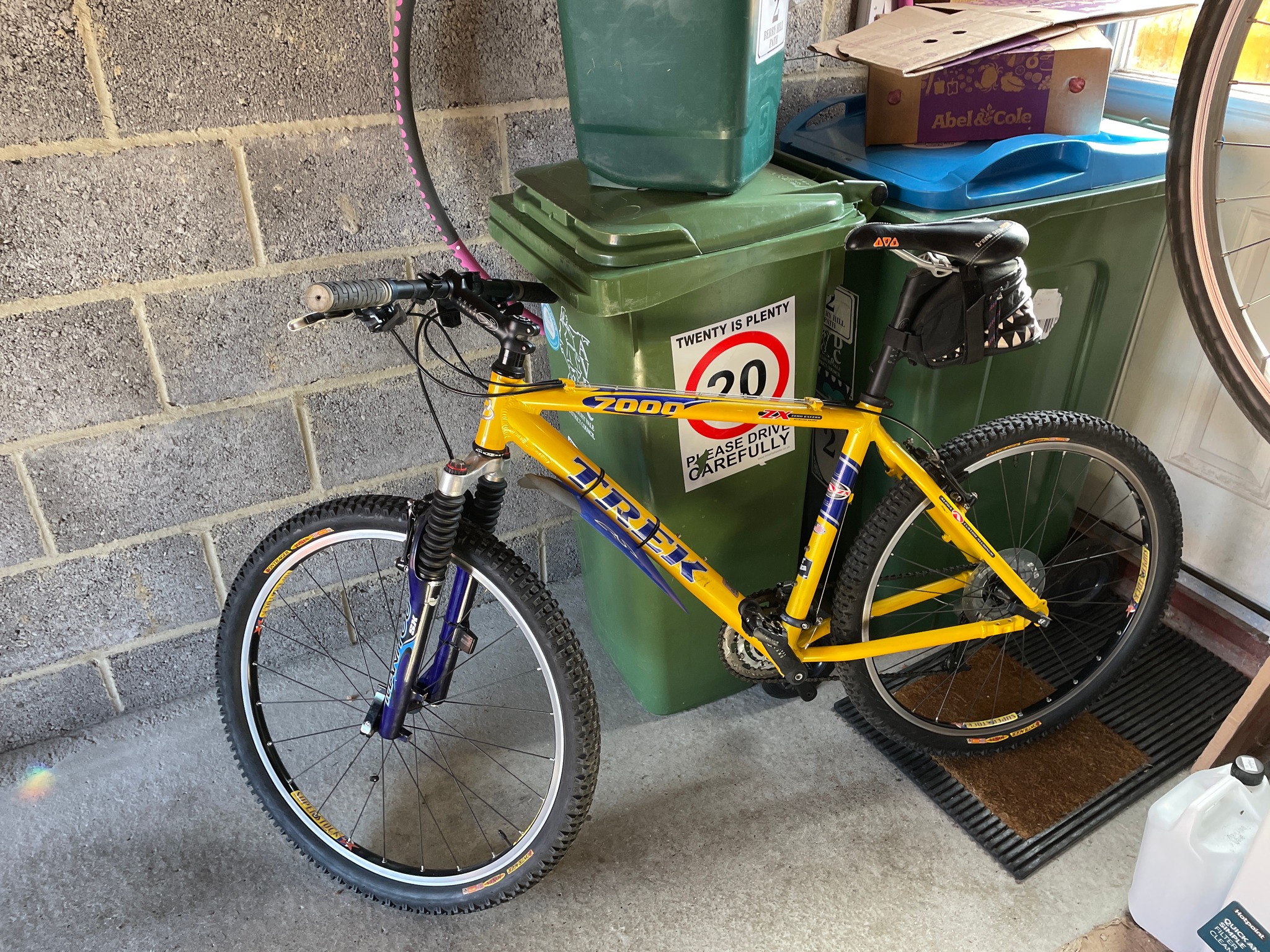 Is 2005 Trek 1200 SL a high-end vintage bike?