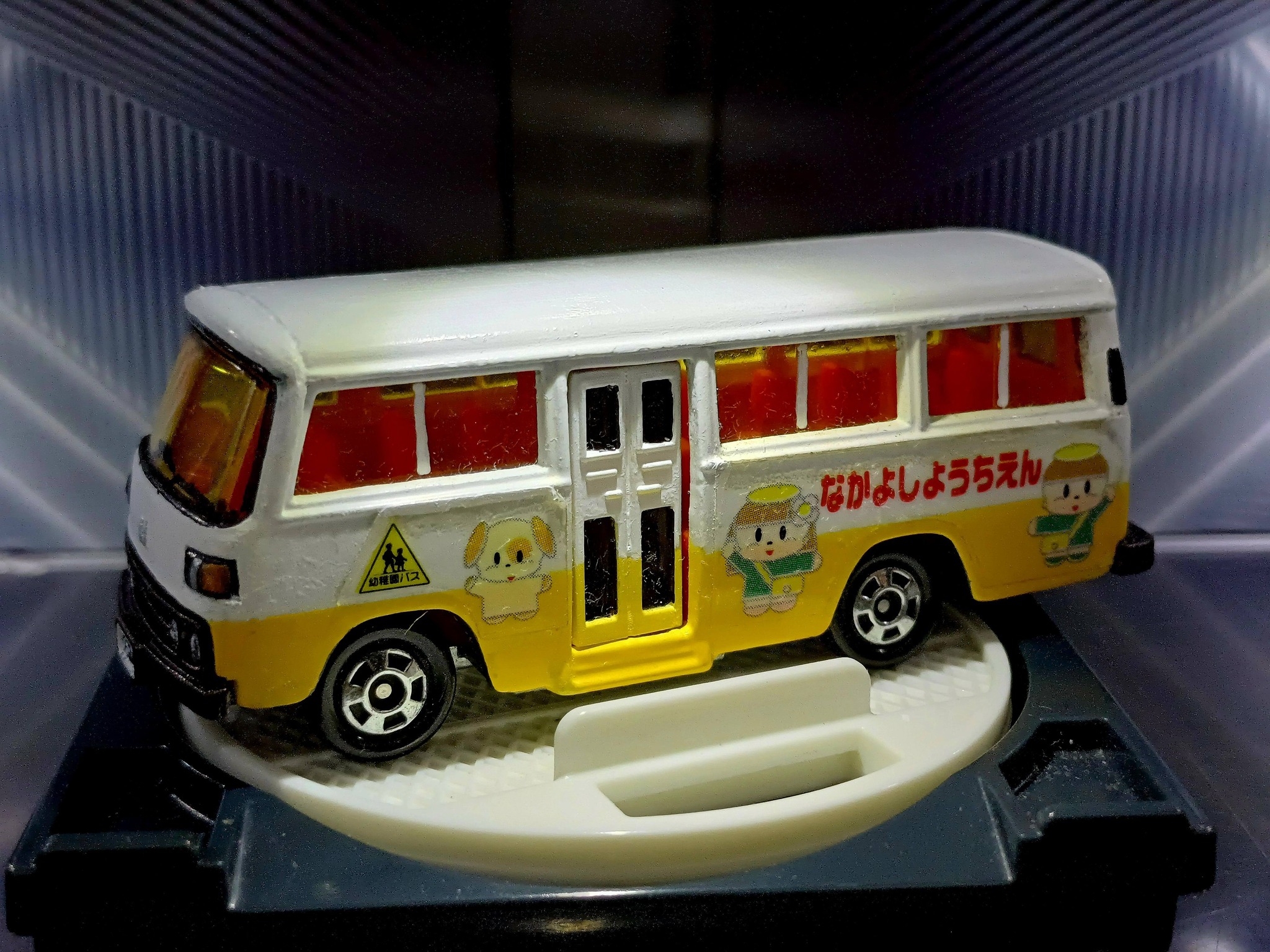 Tomica 1979' Mitsubishi Fuso Rosa Made In China Second-hand detail
