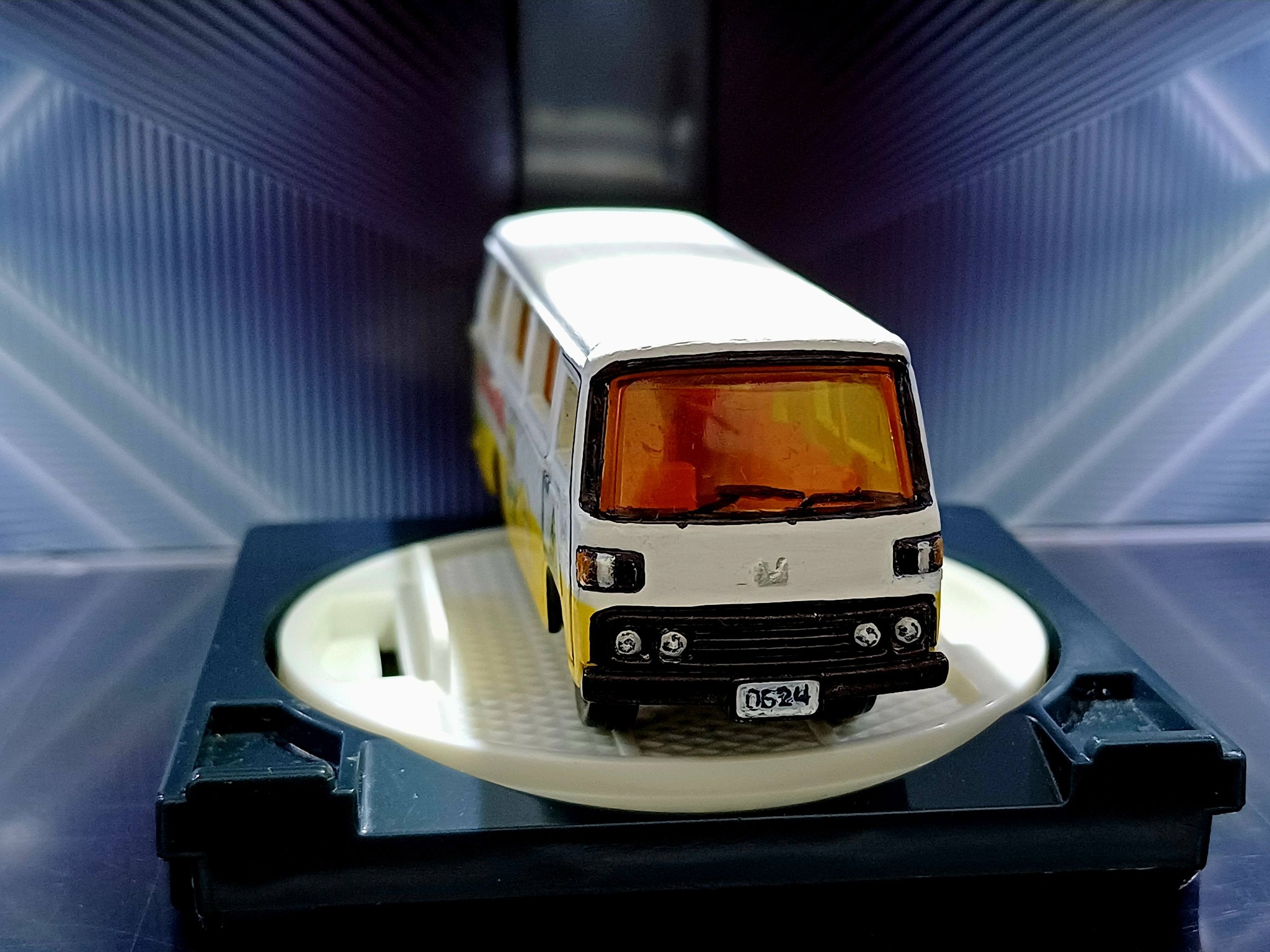 Tomica 1979' Mitsubishi Fuso Rosa Made In China Second-hand detail