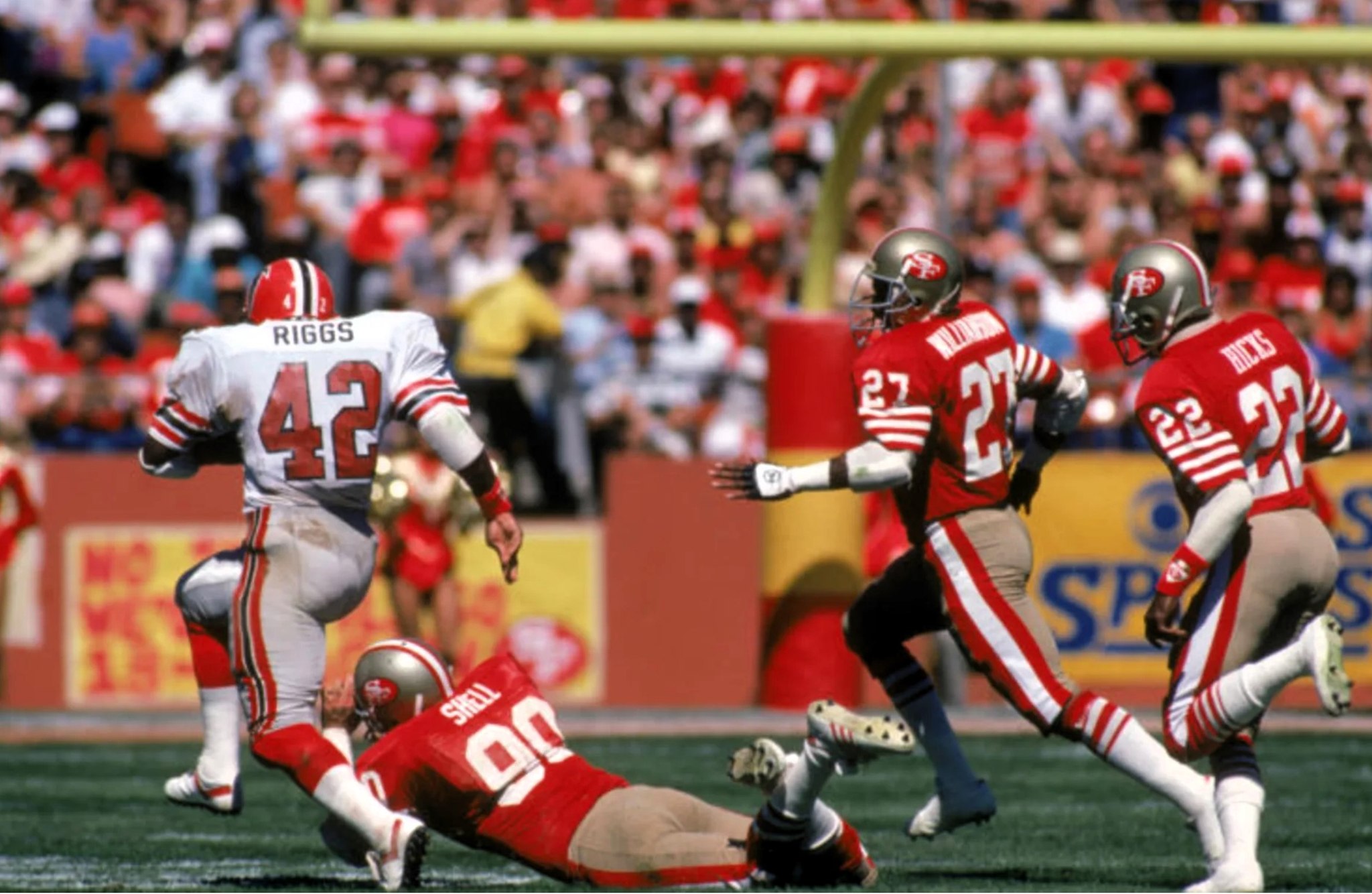 NFL 1980-89 | Atlanta RB Falcons' Gerald Riggs (42) breaks away from ...