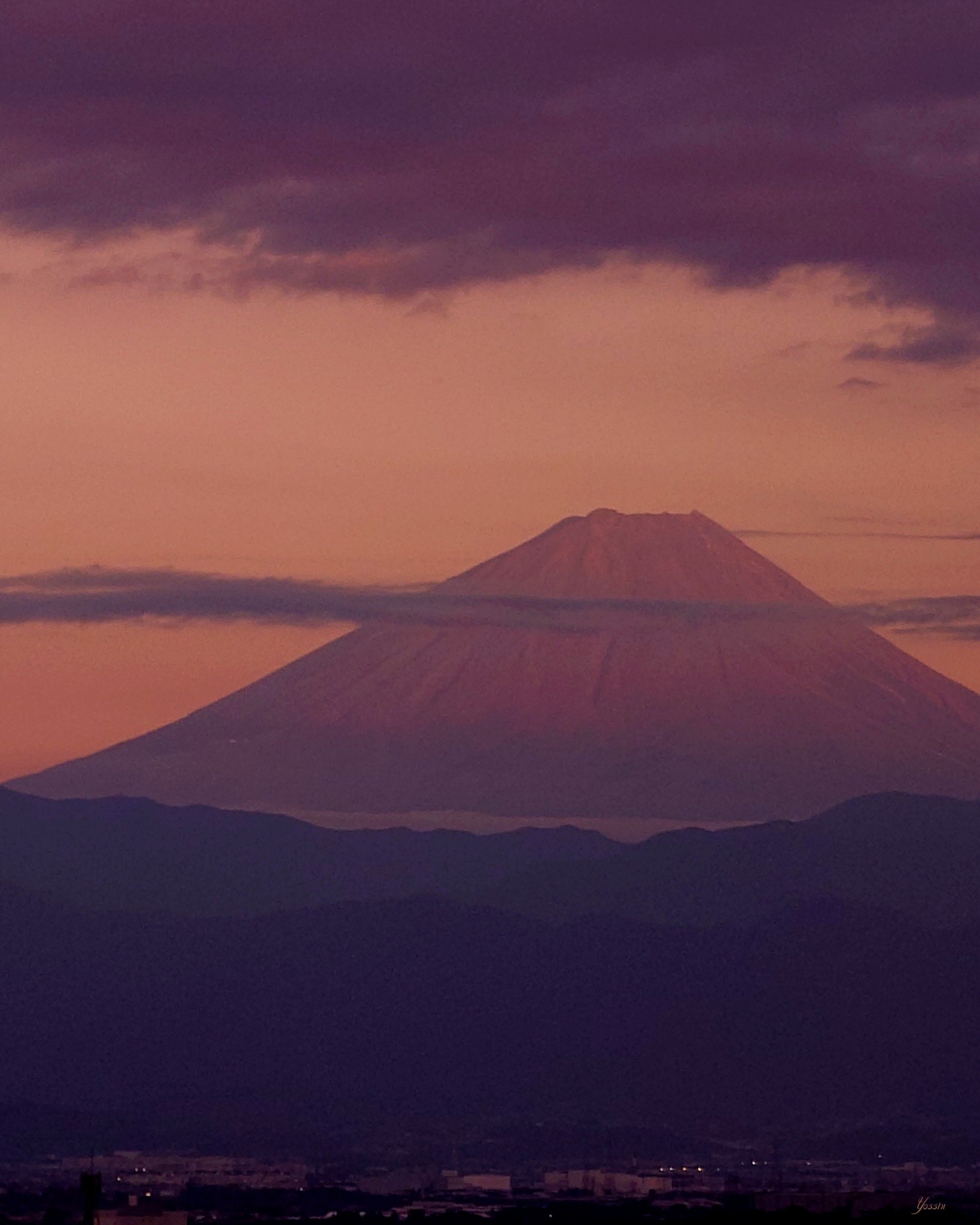 茜富士 2026.08.04 18:33 本来は早朝が赤富士… これは 夕方なので茜