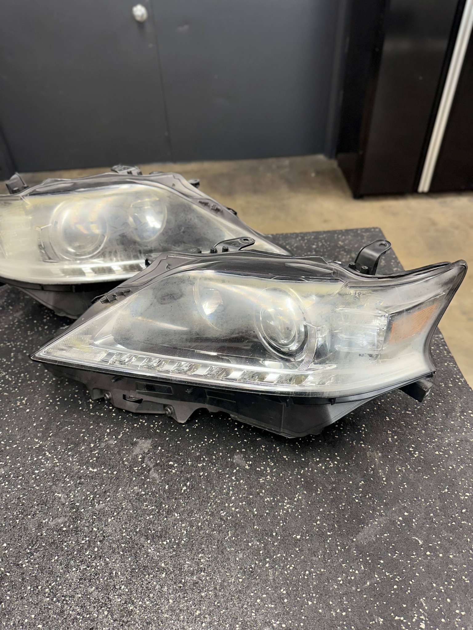 Left & Right Headlight Mounting Bracket Set For 2010-2015 Lexus RX350 & 2013-2015 RX450h (Fits Canada/Japan Built)