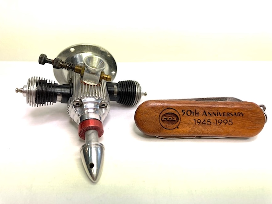Cox twin engine with pee wee cylinder sets