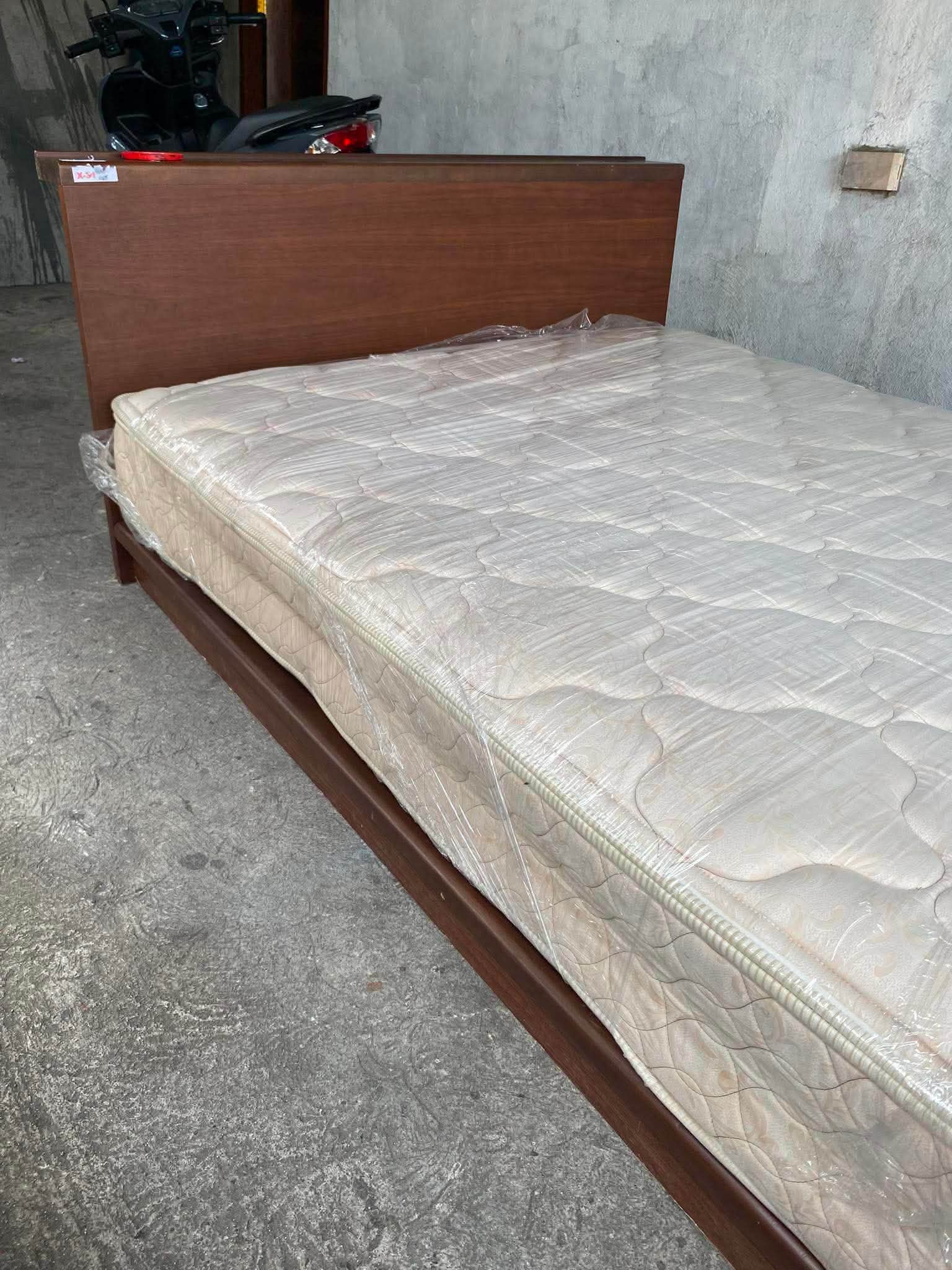 FOR SALE Japan Double Bed Solid wood bedframe In good condition
