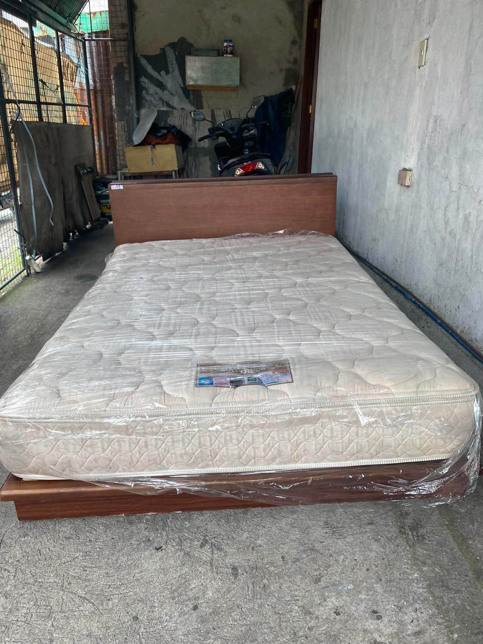 FOR SALE Japan Double Bed Solid wood bedframe In good condition
