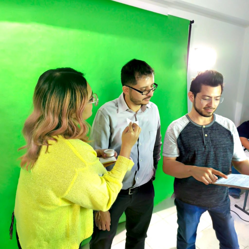 CECIP - 🎥¡Luces, cámara, acción!🎬 ¡Estamos produciendo... | Facebook