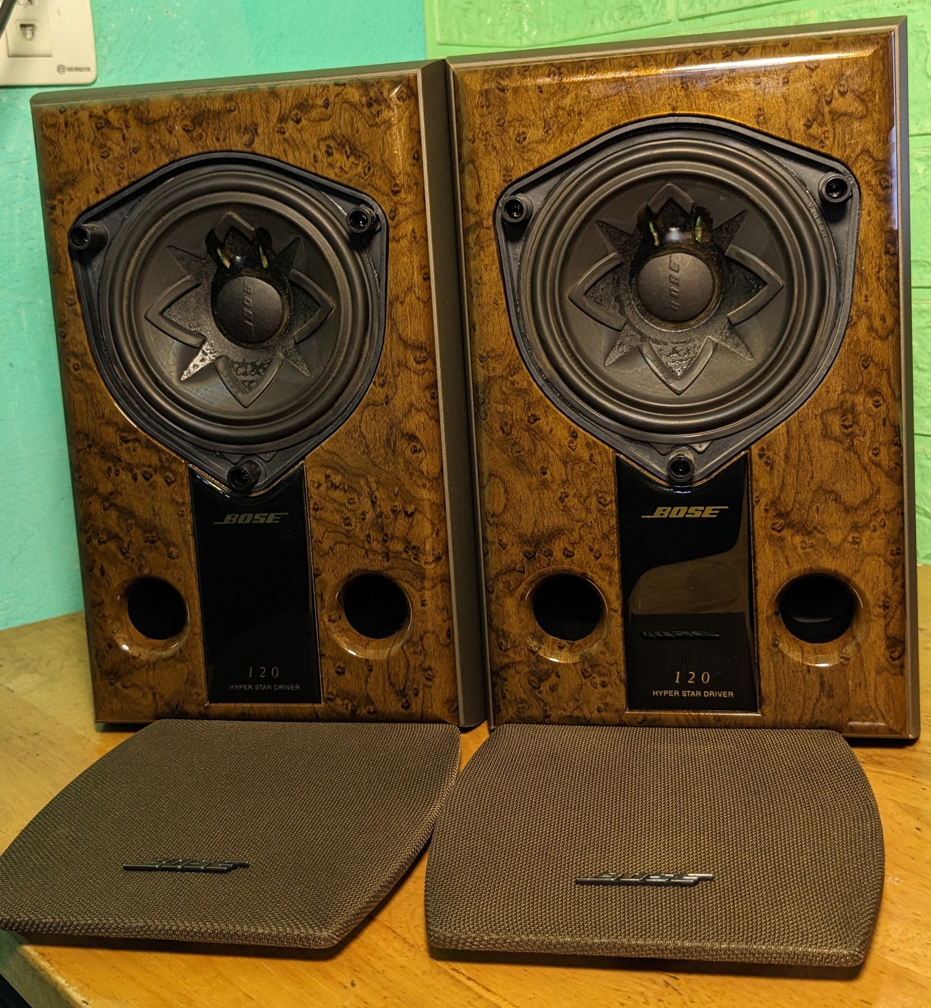 BOSE 120 WestBorough Đây là hệ thống loa nhỏ được phát triển bởi