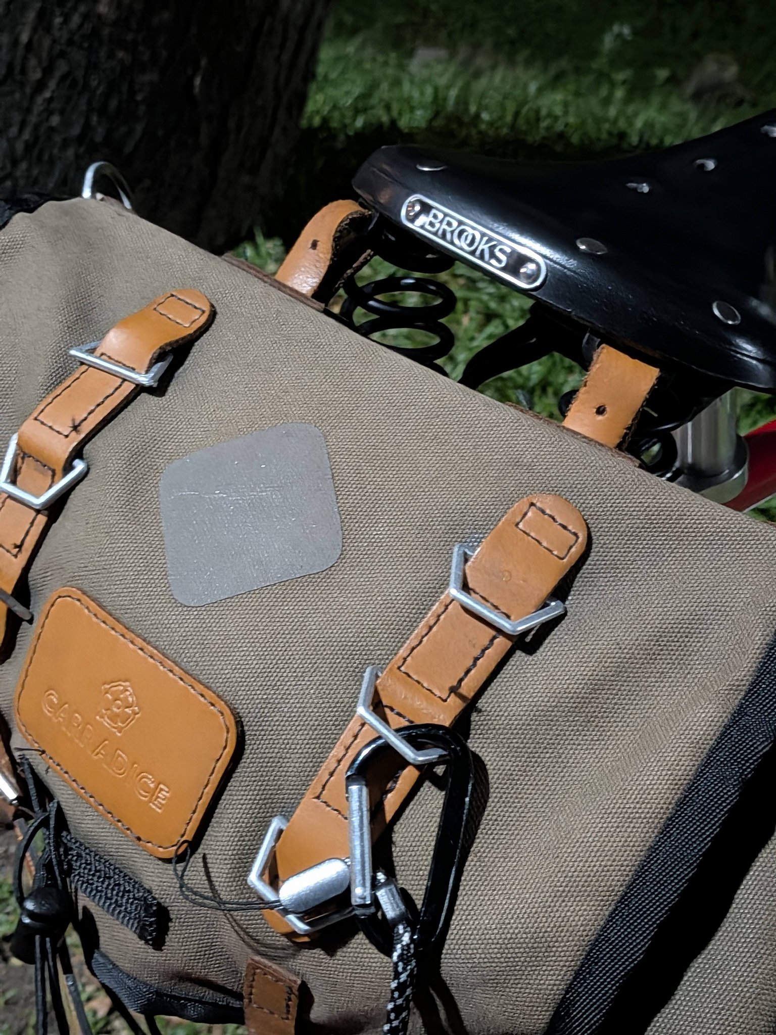 The Isle of Wight Saddle Bag is a smart, practical bag to