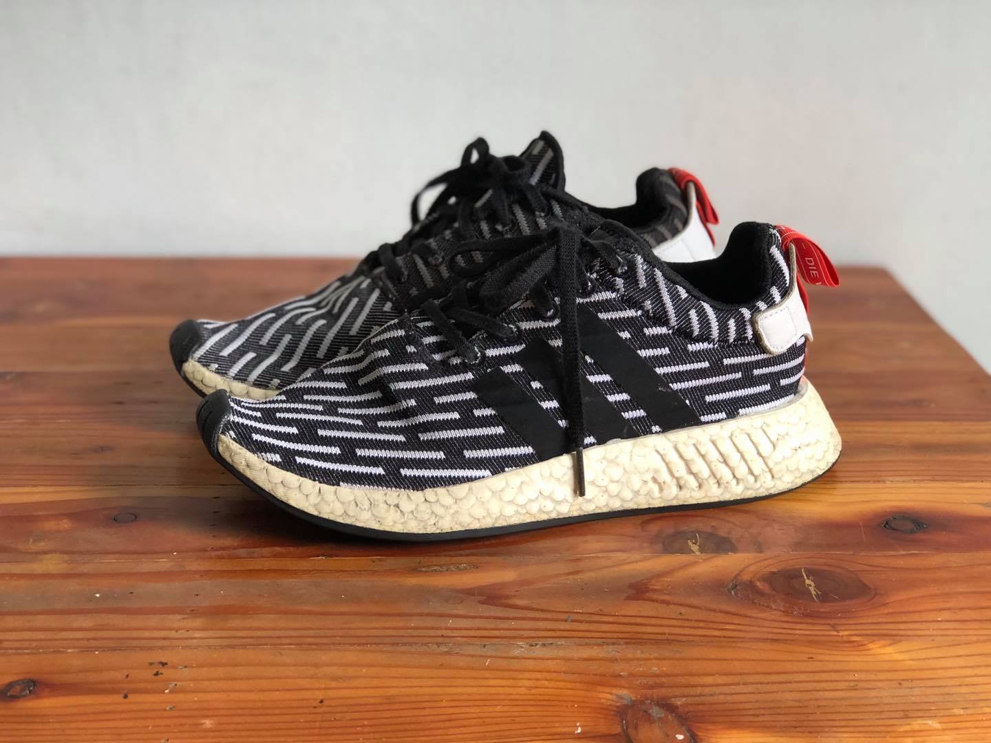 22nd - ADIDAS NMD R2 Core Black/Stripe 7.5us 40.5eur...