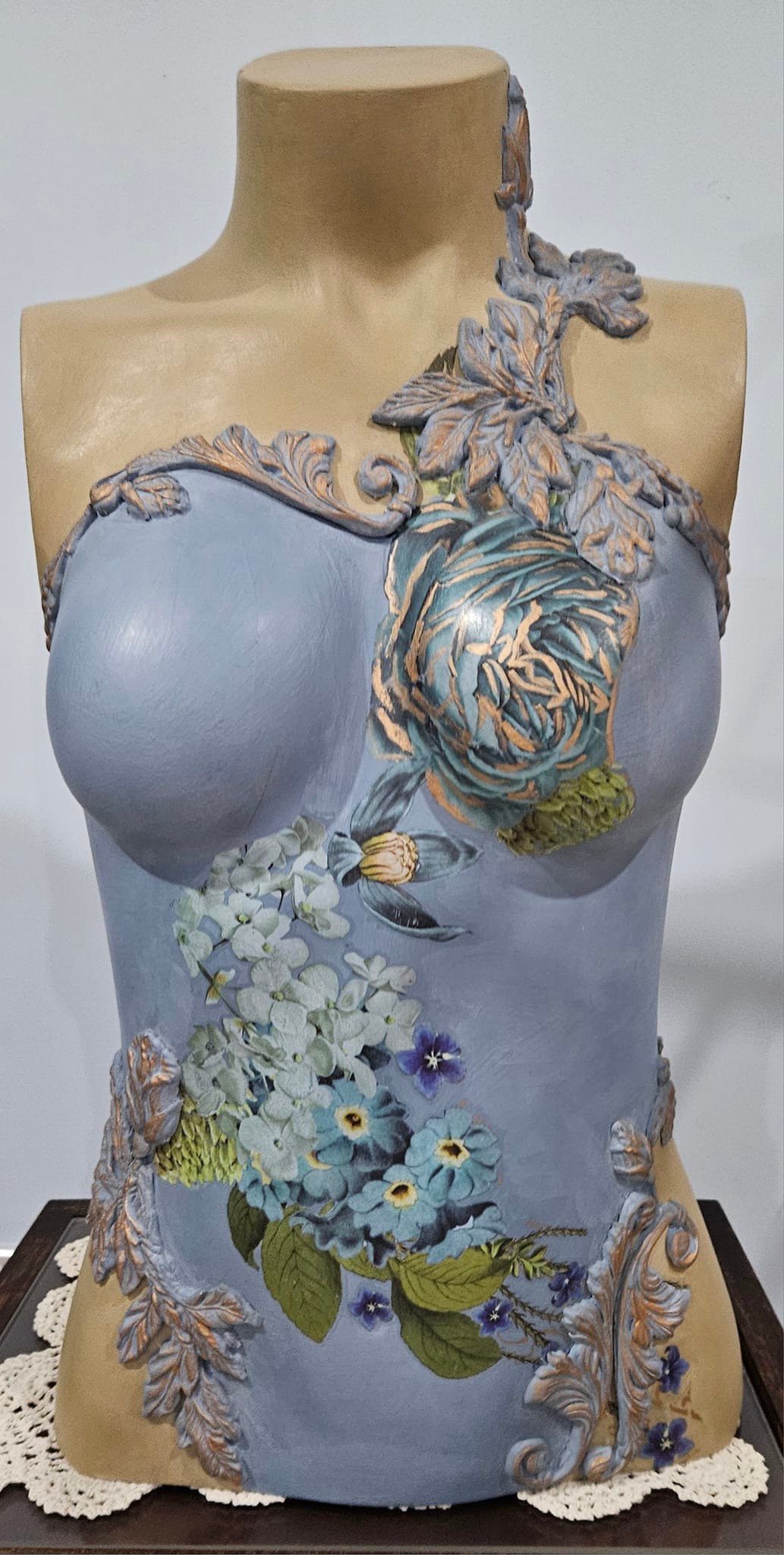 Upcycling old mannequin into decorative art piece