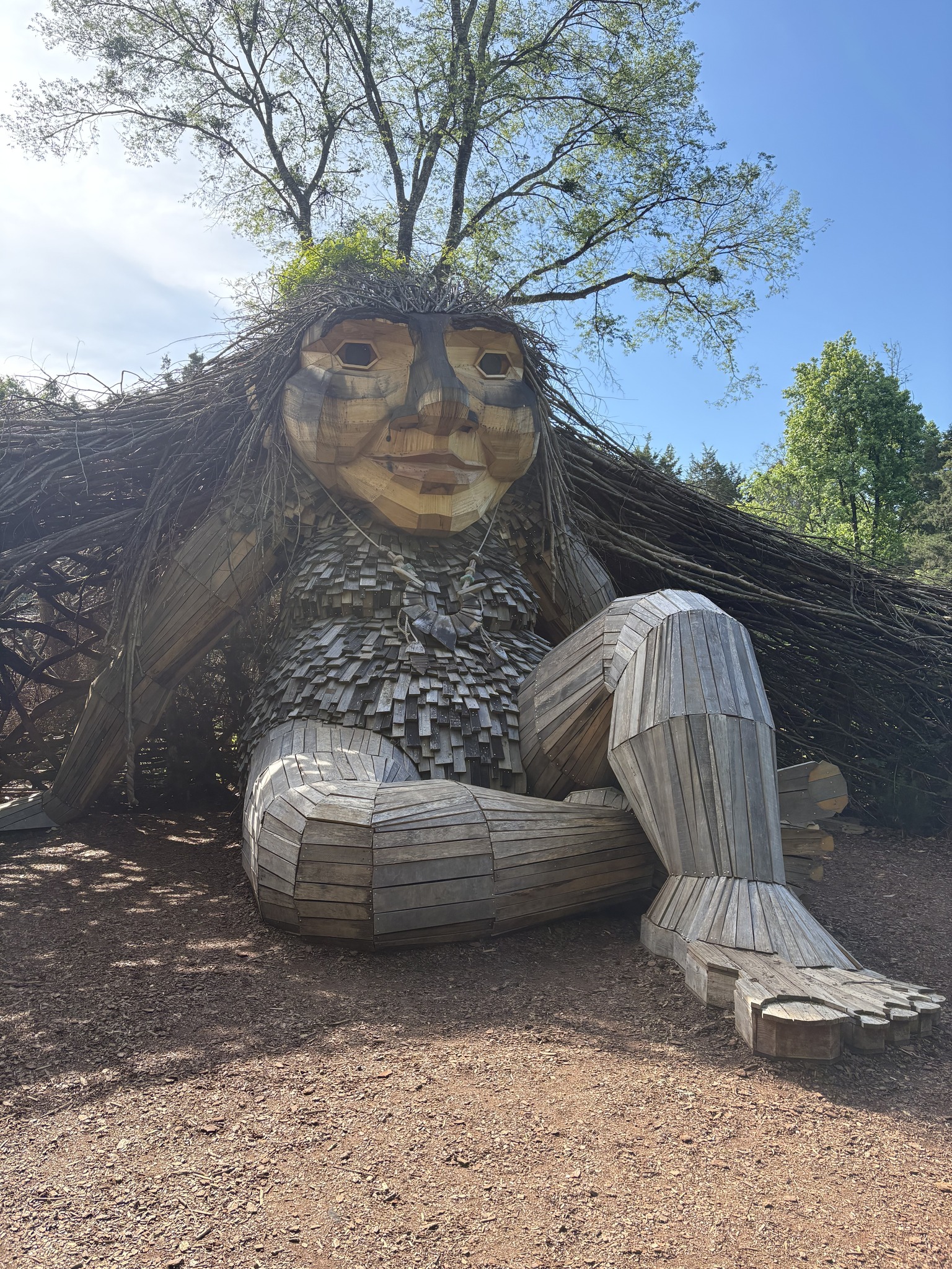 Exploring Mama Zelda's hair, Thomas Dambo's largest troll in
