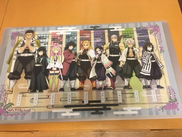家具の福屋 やって来ました 今大人気のアニメ 鬼滅の刃デスクマット コイズミ産業より遅れて登場 主要キャラクター大 Facebook