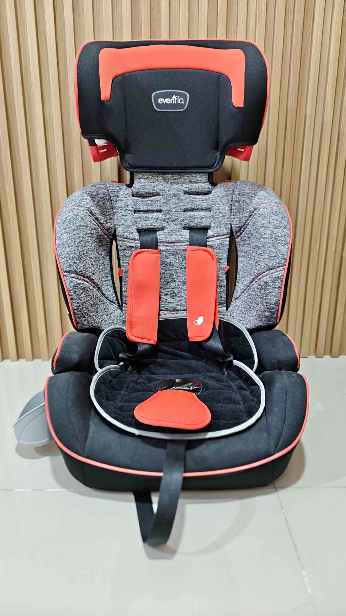 what is a jogging stroller Baby Trend Expedition SKU:13102-01 bags/acc filled tires that absorb 20% Off Delta Children