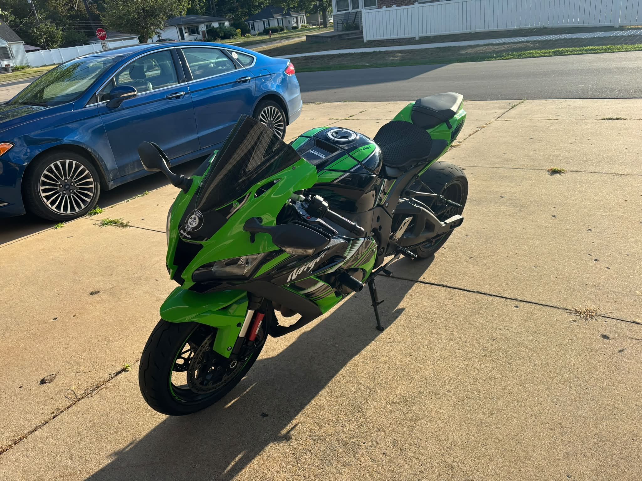 Kawasaki Ninja ZX-10R owners discuss quad lock options and bike