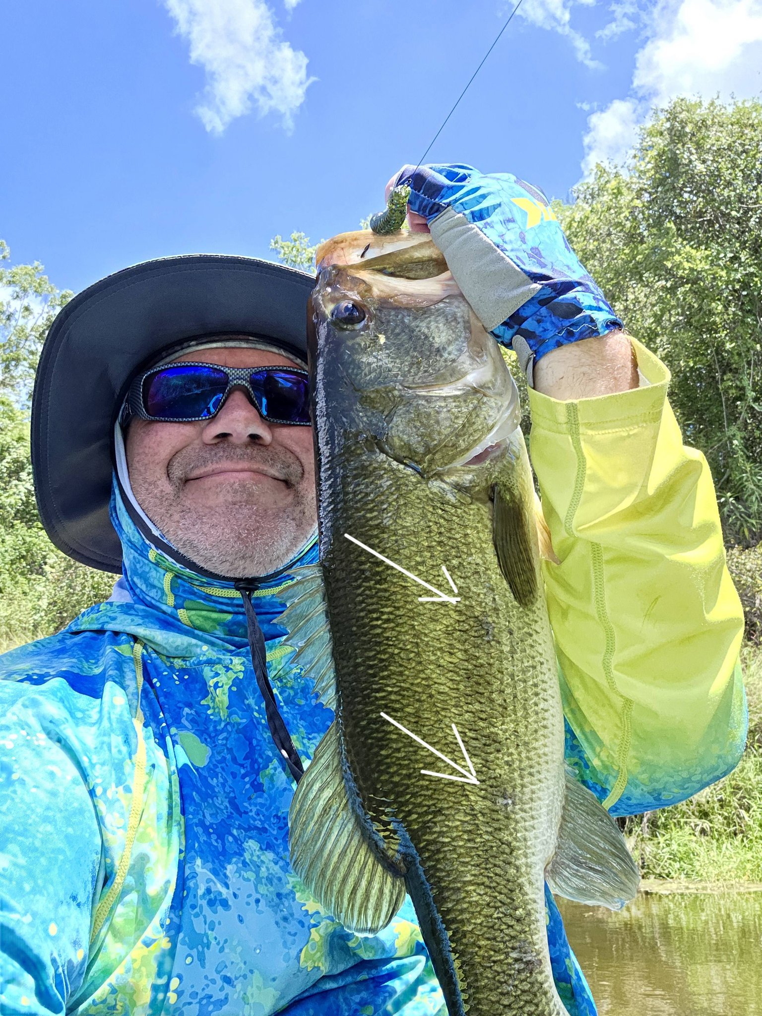 Recatching a 5.3lb bass in murky creek water with different lures