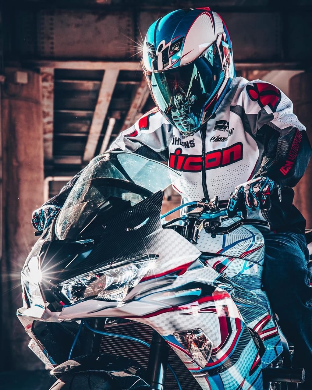 ICON Hooligan Ultrabolt Jacket 📌 Construido a partir de un chasis