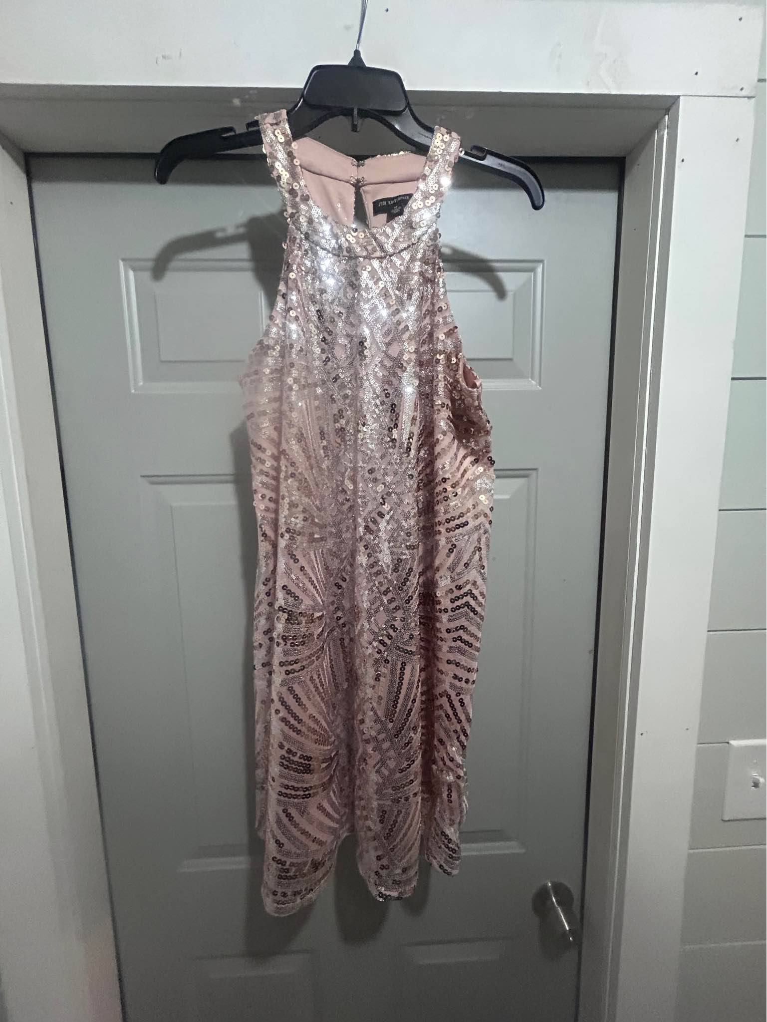 jodi kristopher dresses formal Turn heads at your next event with this stunning cocktail dress! Perfect for homecoming, prom, New Year's Eve, birthdays, or a fun night out. High-neck halter style with a flattering CORDIALLY INVITED CAMPAIGN