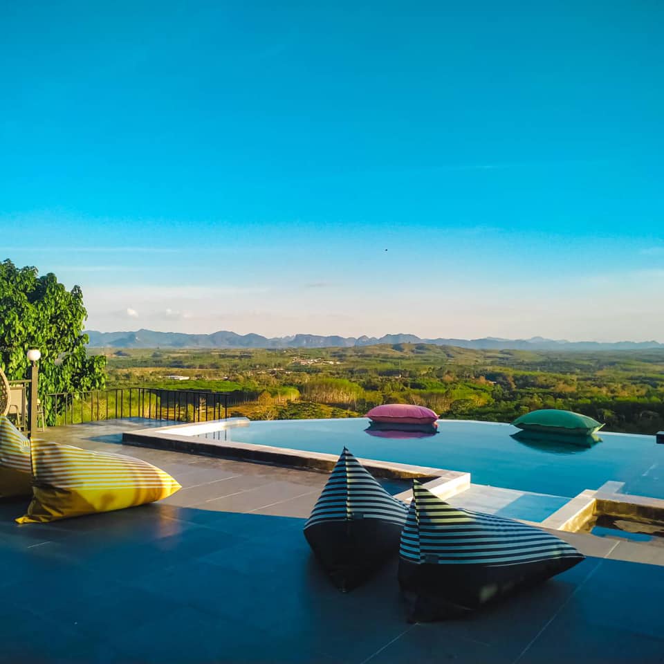 Caligo Resort - มาเล่นน้ำ. กันเถอะ....