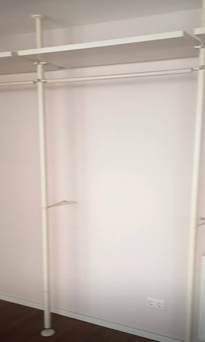 Für Geschäfte oder Begehbarer Kleiderschrank von Ikea Einzelne Elemente oder gesamt, es sind fünf Elemente vorhanden mit Ablage Regal.. Gesamt 250 Euro... ein Element 39 Eur Abholung Pforzheim, müssen abgebaut werden