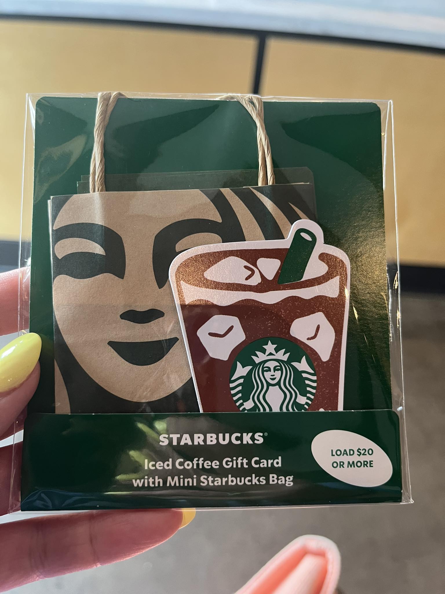 スターバックス ❣️ カード & コーヒー Adorable Starbucks Iced Coffee gift card with mini bag