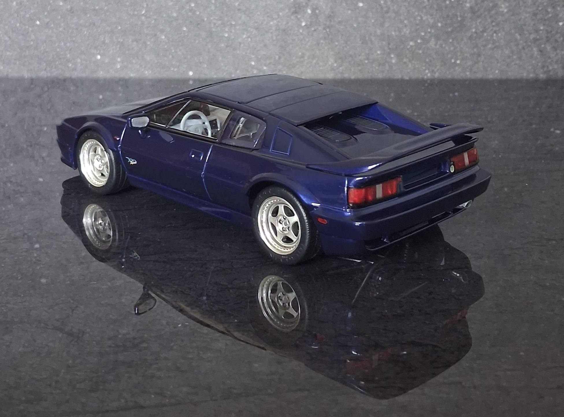 93 Lotus Esprit Sport 300 Monogram Bausatz 1:24