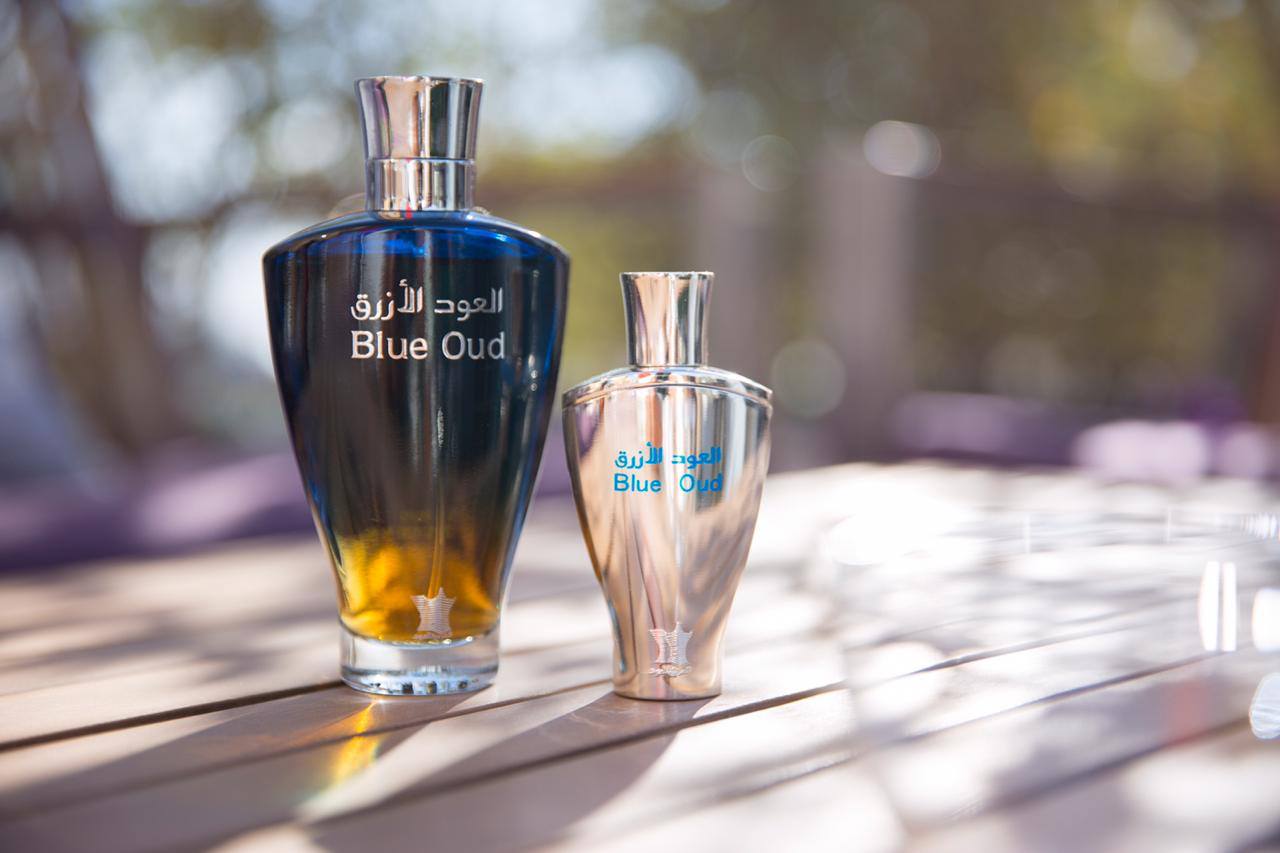 Arabian Oud فخامة العود الهندي النادر وأريج البخور الأزرق مكونات اختيرت بعناية فاخرة لنقدم لك العود الأزرق من العربية للعود متوفر في المتجر الإلكتروني و الفروع Https Shop Arabianoud Com Set D Oud Blue Html فيسبوك