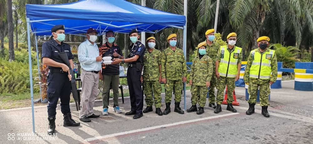 Felda Umas 2 3 Pemberian Sumbangan Makanan Kepada Facebook
